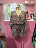 Jumpsuit holgado con estampado, cuello en V cruzado