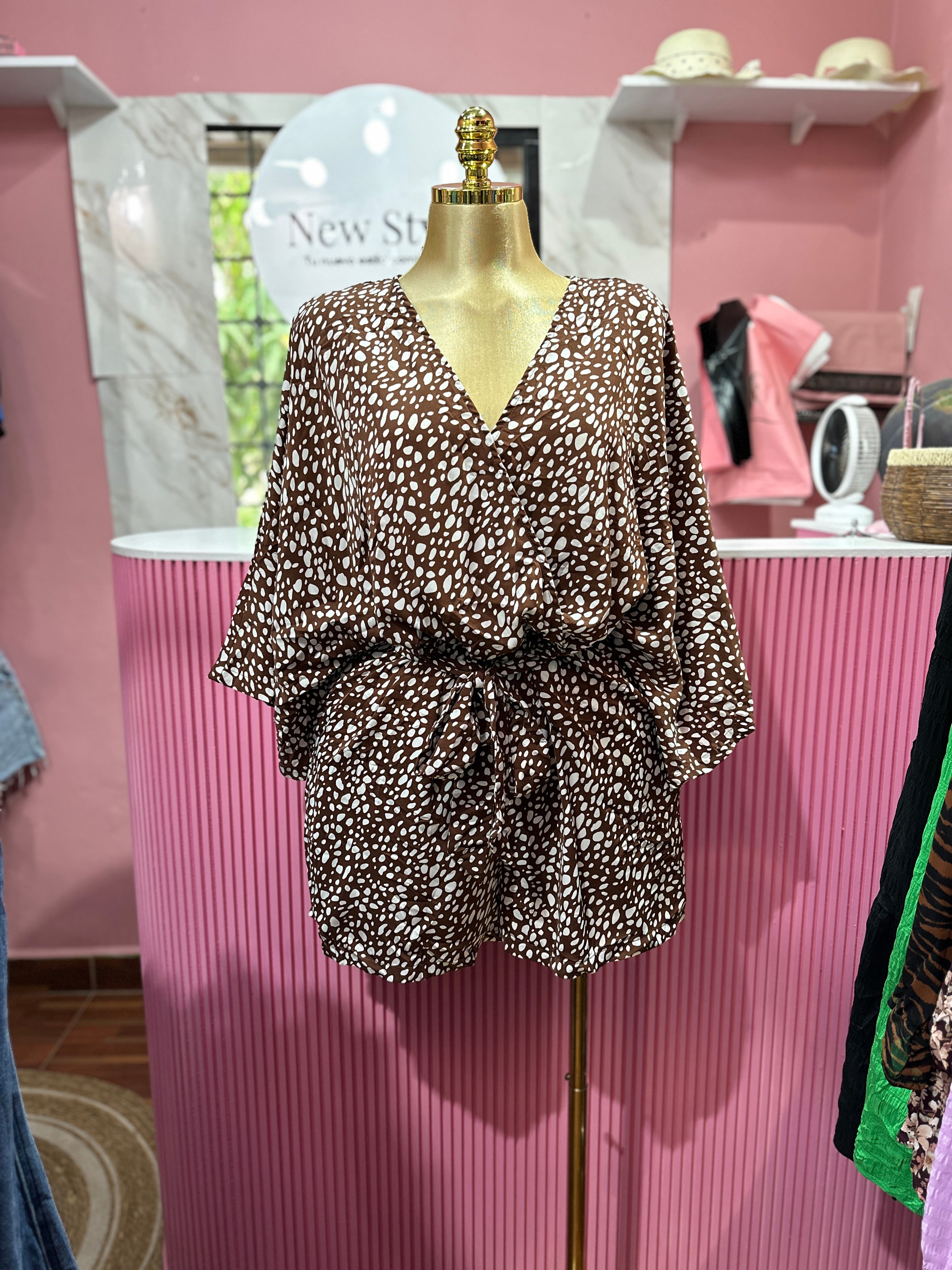 Jumpsuit holgado con estampado, cuello en V cruzado