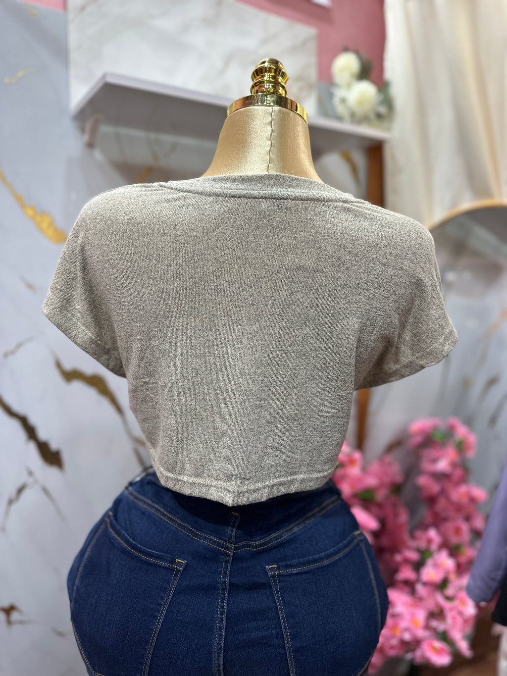Crop top FASHION NOVA de manga corta con cuello redondo