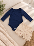Conjunto de bebé, mameluco azul de manga larga y un short corto con estampado