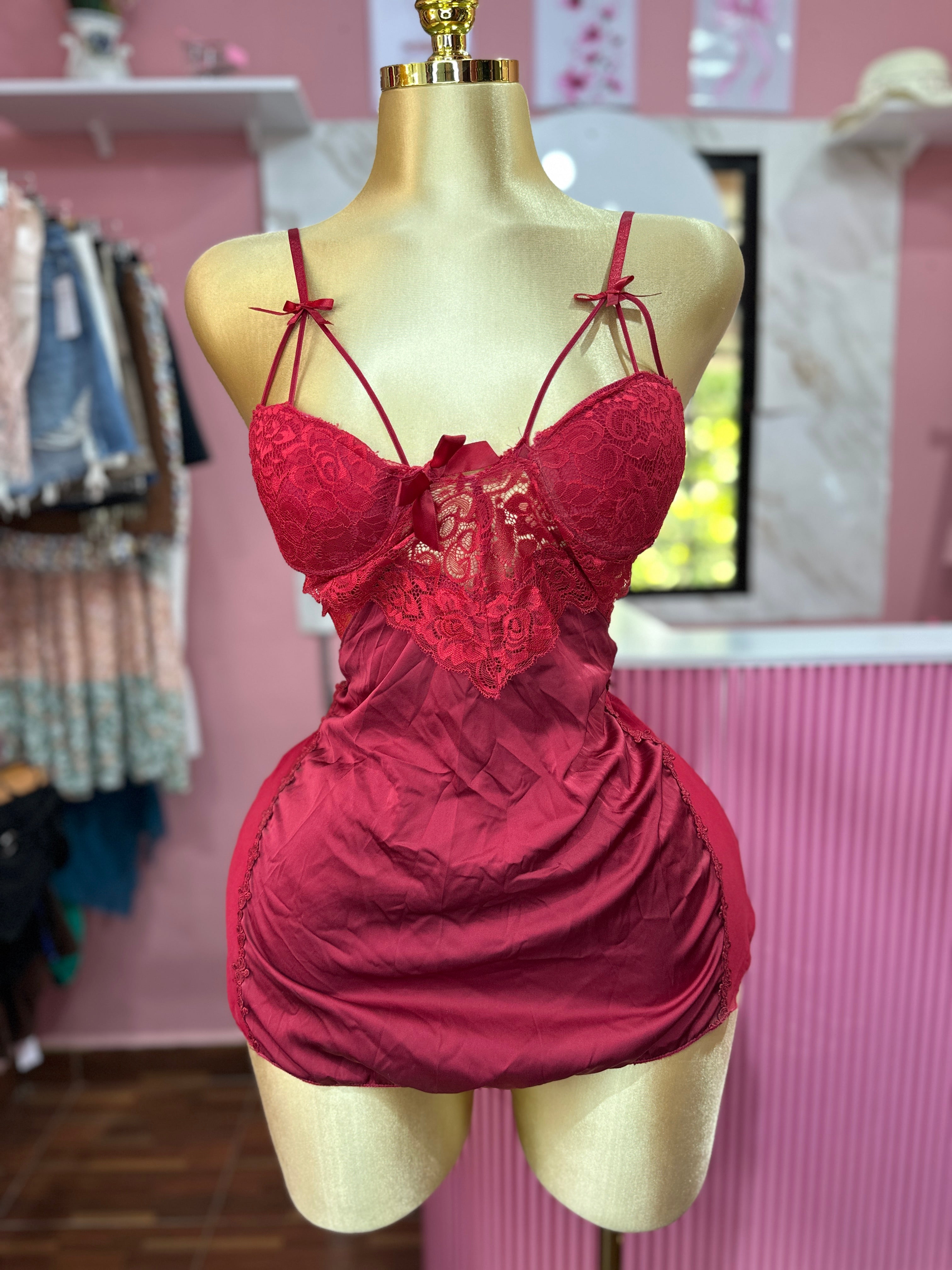 Baby Doll de Satin Rojo Con Copas de Encaje