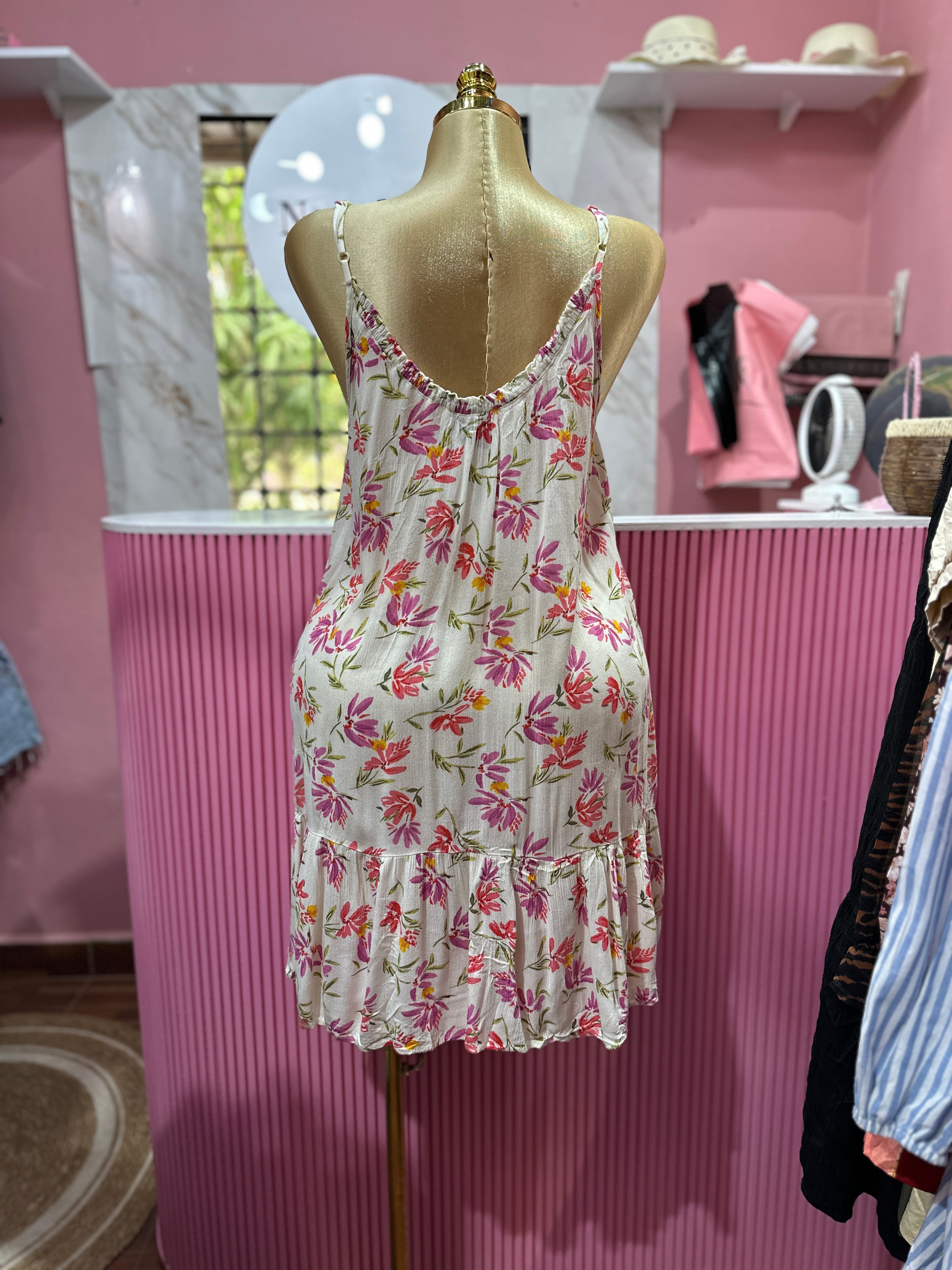 Vestido Corto Casual con Estampado Floral de Tirantes