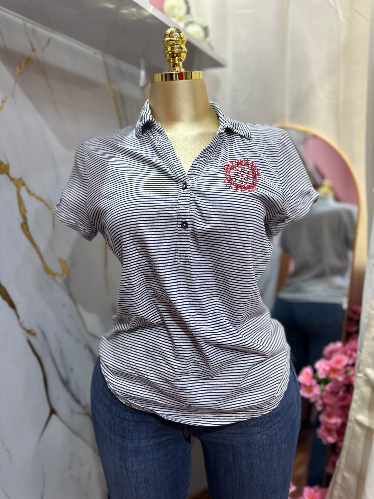 Blusa rayada tipo polo de manga corta