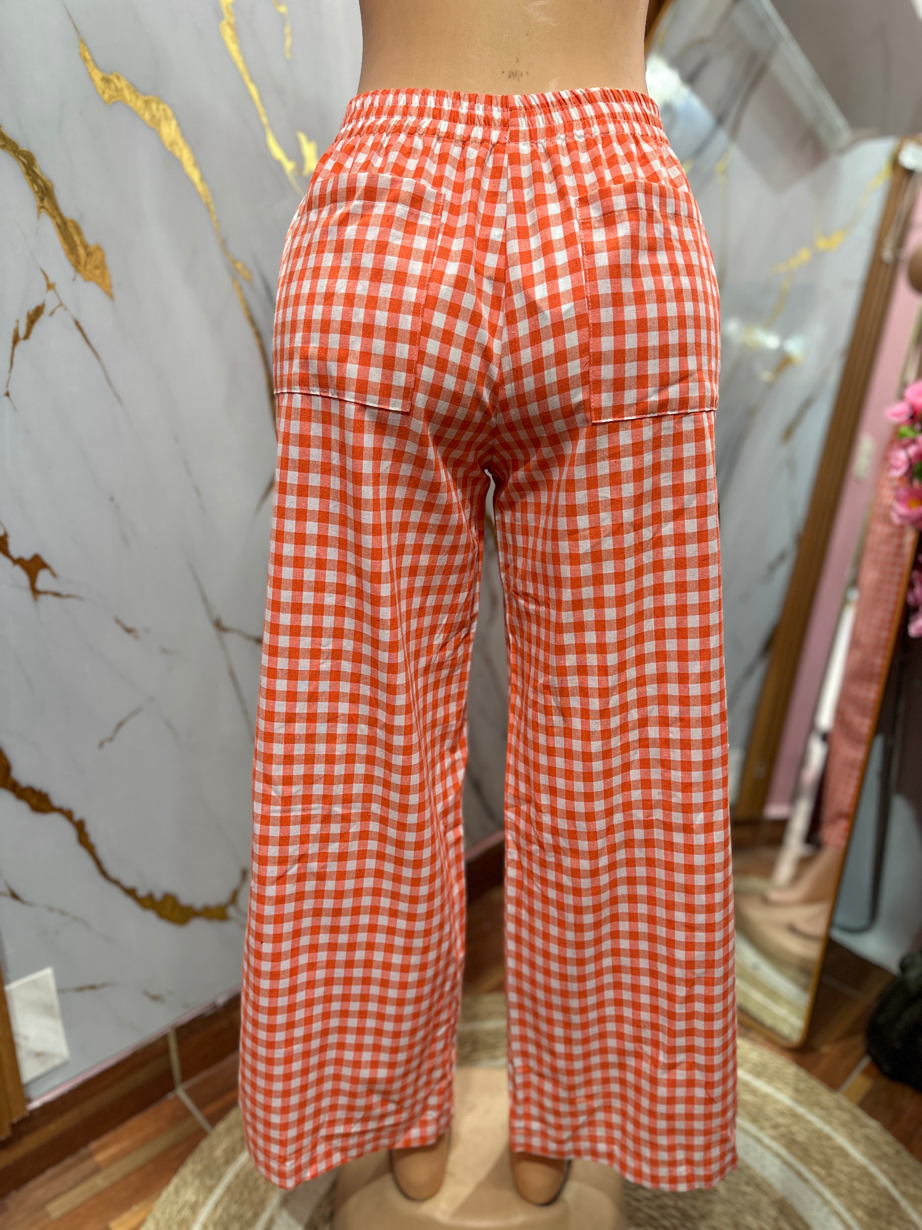 Pantaloneta viral NEW SEASON 2000 tono naranja y blanco cuadriculado