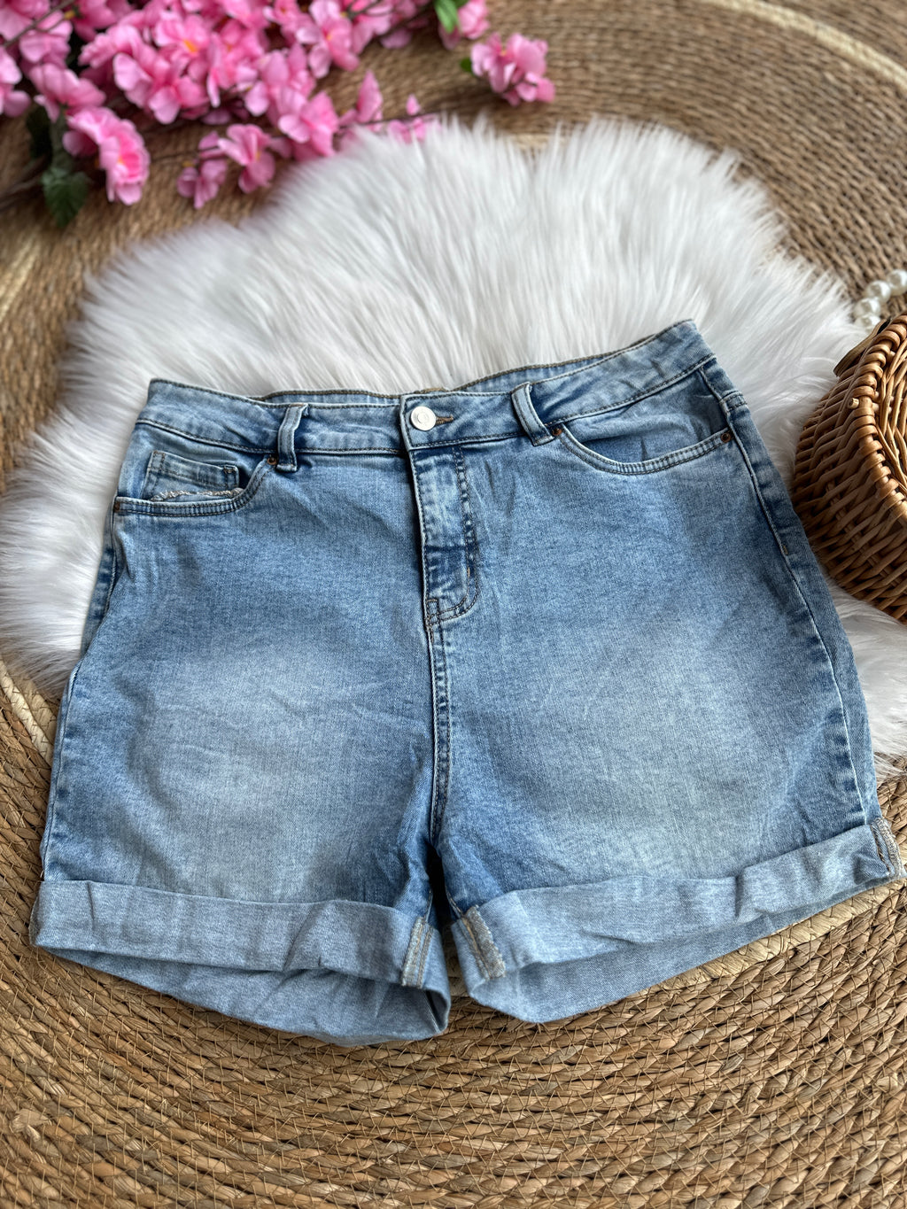 Short Jean con Dobladillo y Tiro Alto