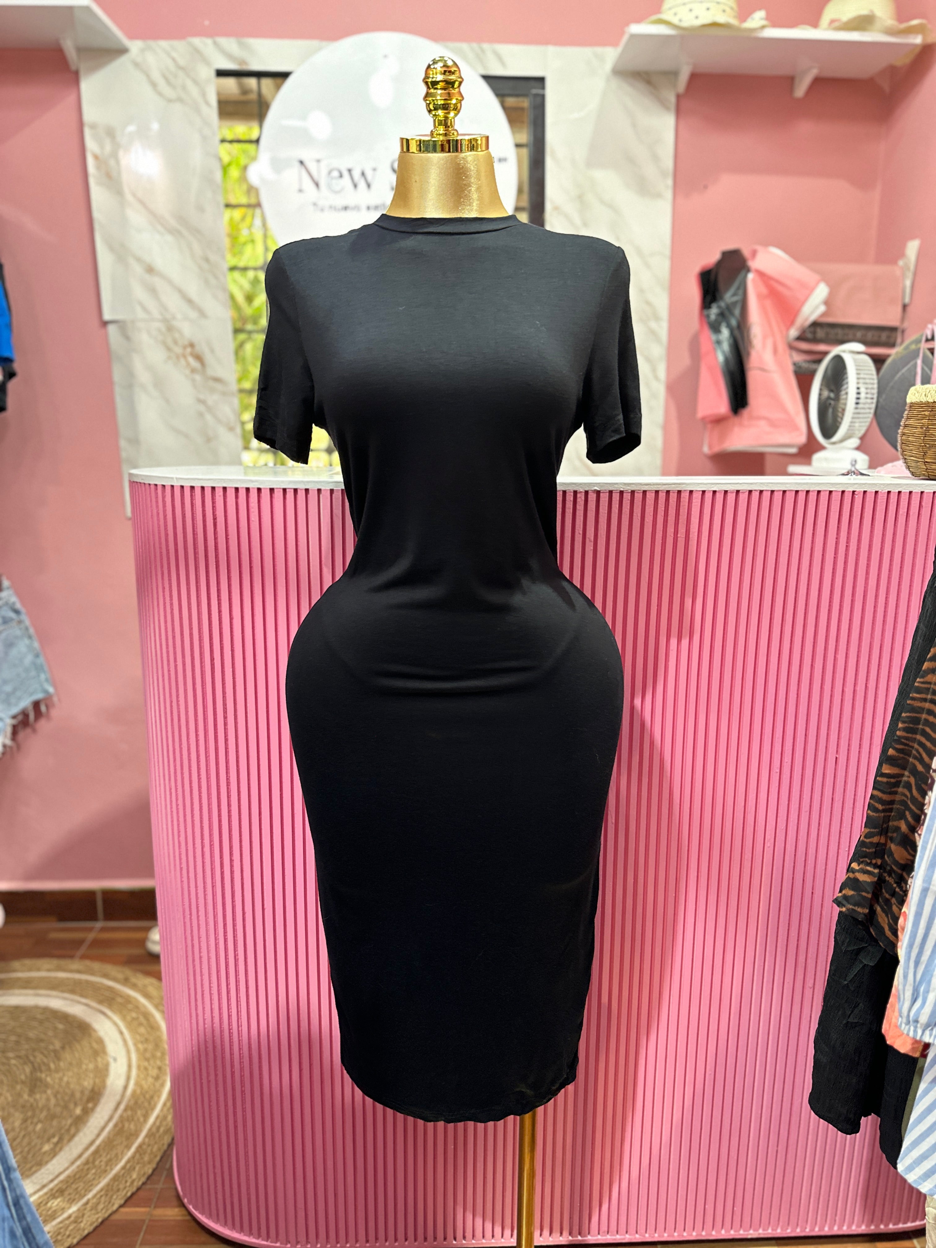Vestido Midi negro ajustado de manga corta y cuello alto
