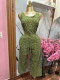 Jumpsuit verde con estampado floral de cuello redondo