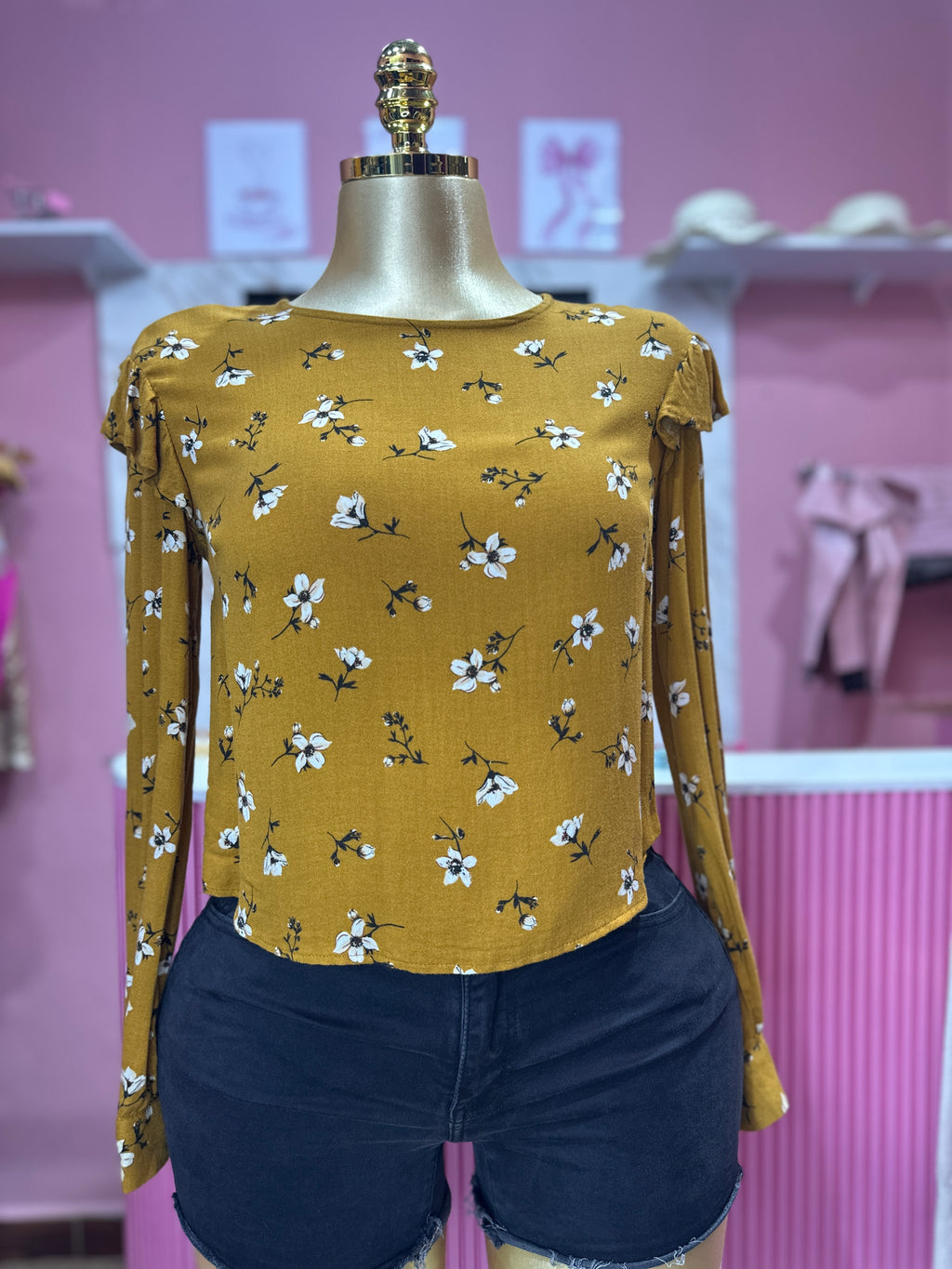 Blusa manga larga formal marca Bershka con botones en la espalda