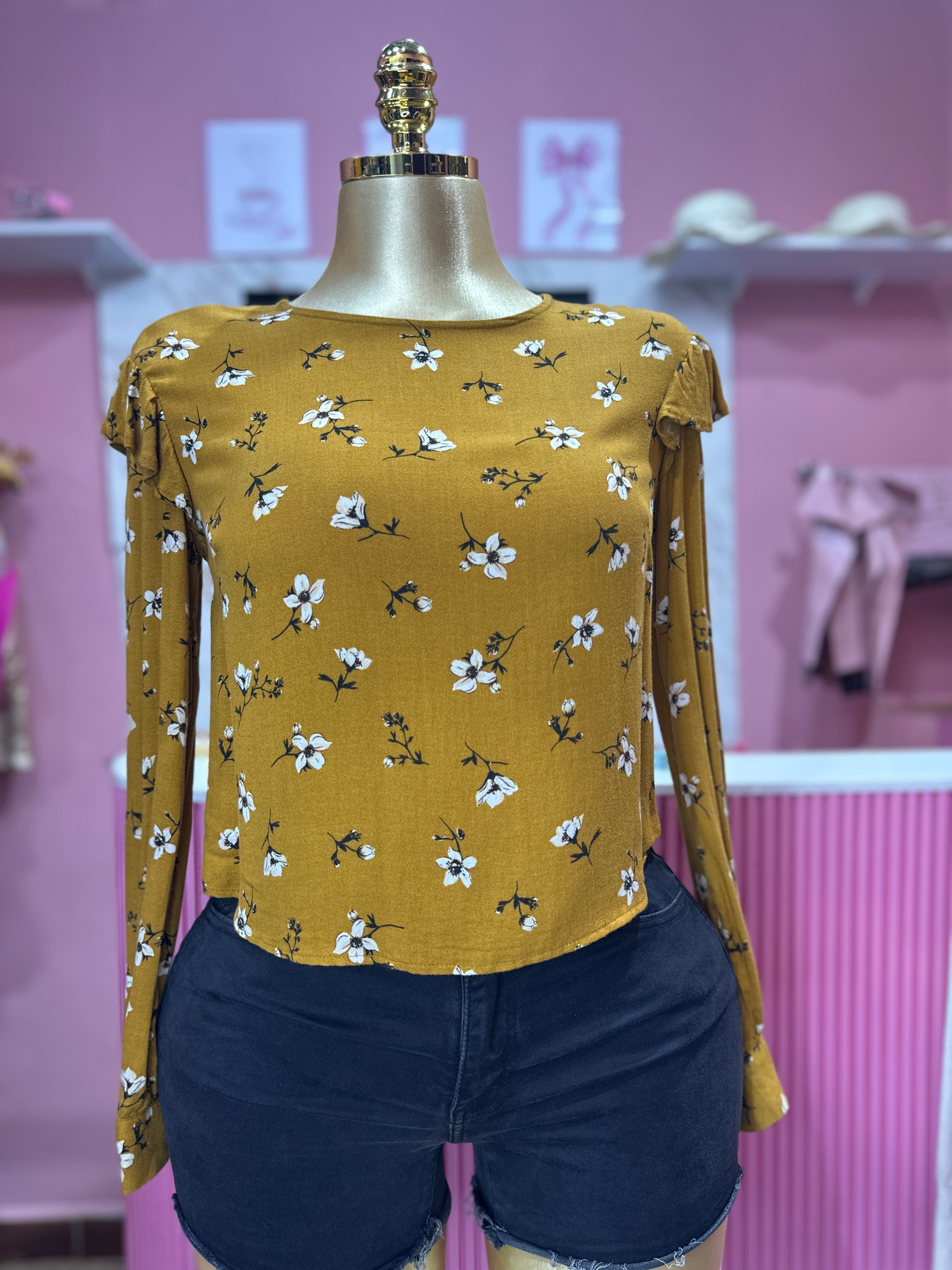 Blusa manga larga formal marca Bershka con botones en la espalda