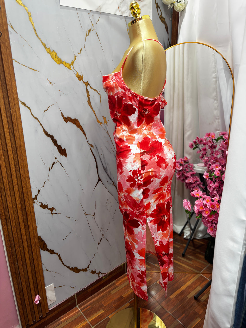 Vestido largo de tirante con abertura a un lado y “x” en la espalda