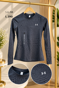 Camiseta deportiva manga larga en tono gris oscuro