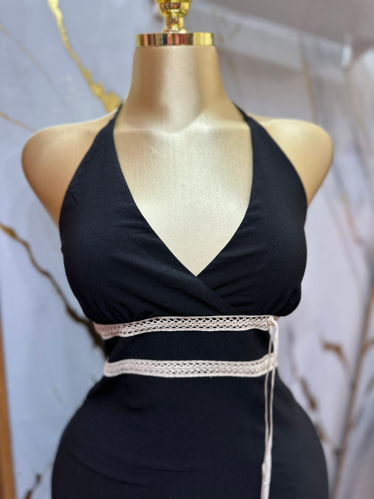 Vestido corto BYER TOO! negro tipo halter