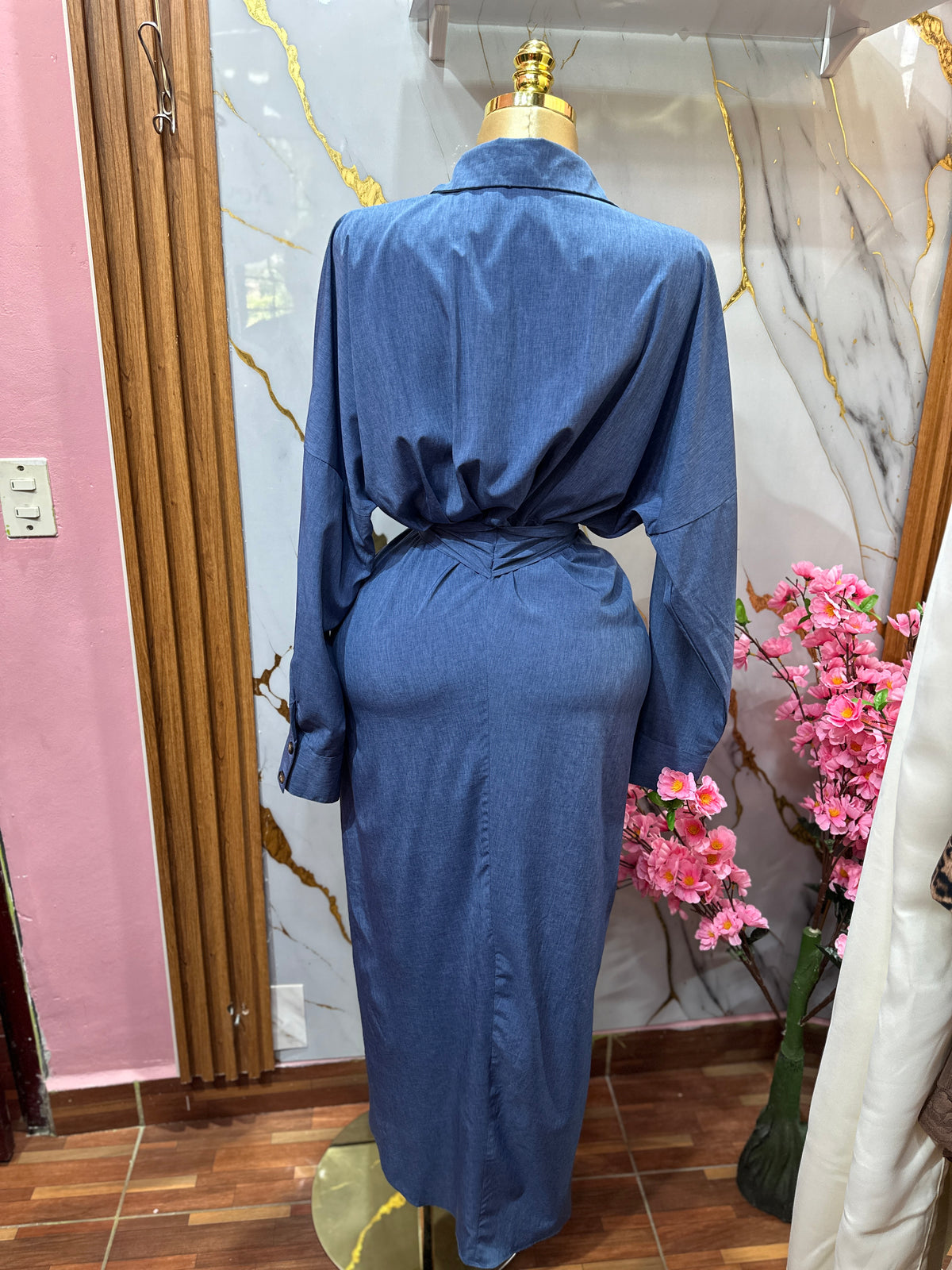 Vestido camisero estilo Denim de FASHION NOVA
