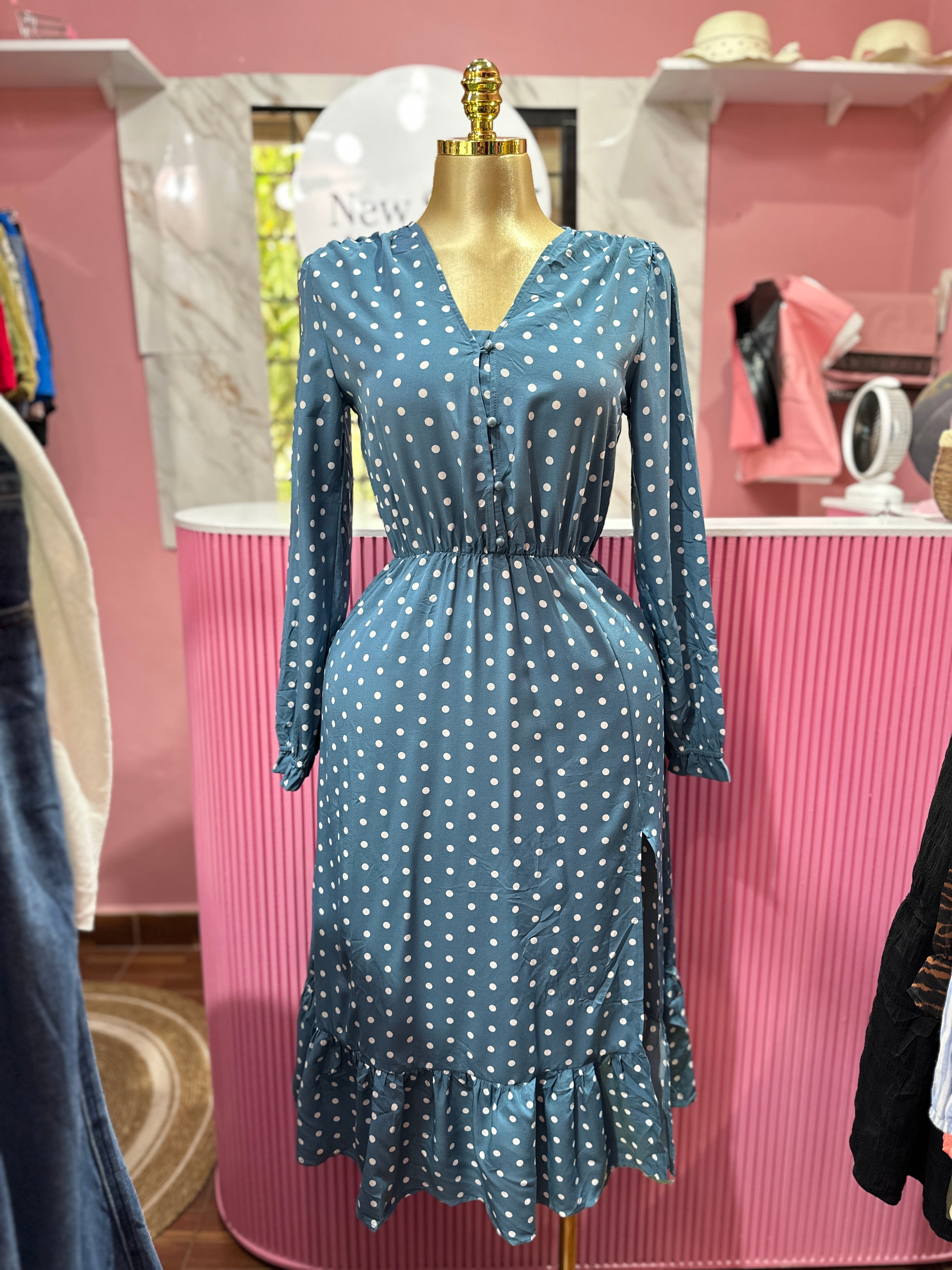 Vestido Azul de Manga Larga con Estampado de Lunares Blancos