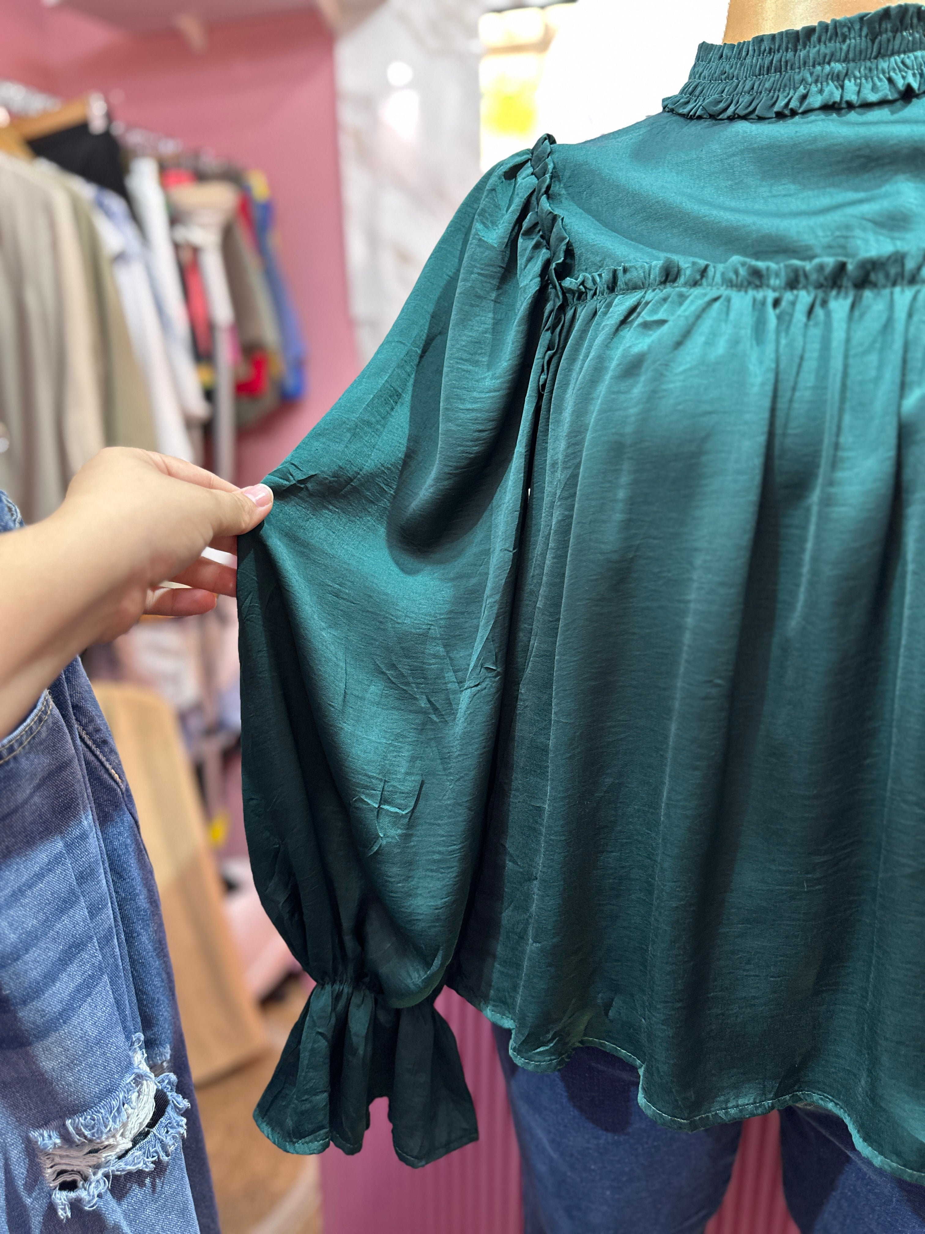 Blusa de Satin manga larga verde esmeralda