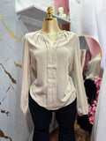 Blusa beige de manga larga con escote en V