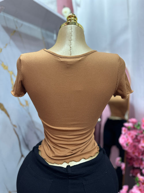 Blusa básica color café de cuello redondo