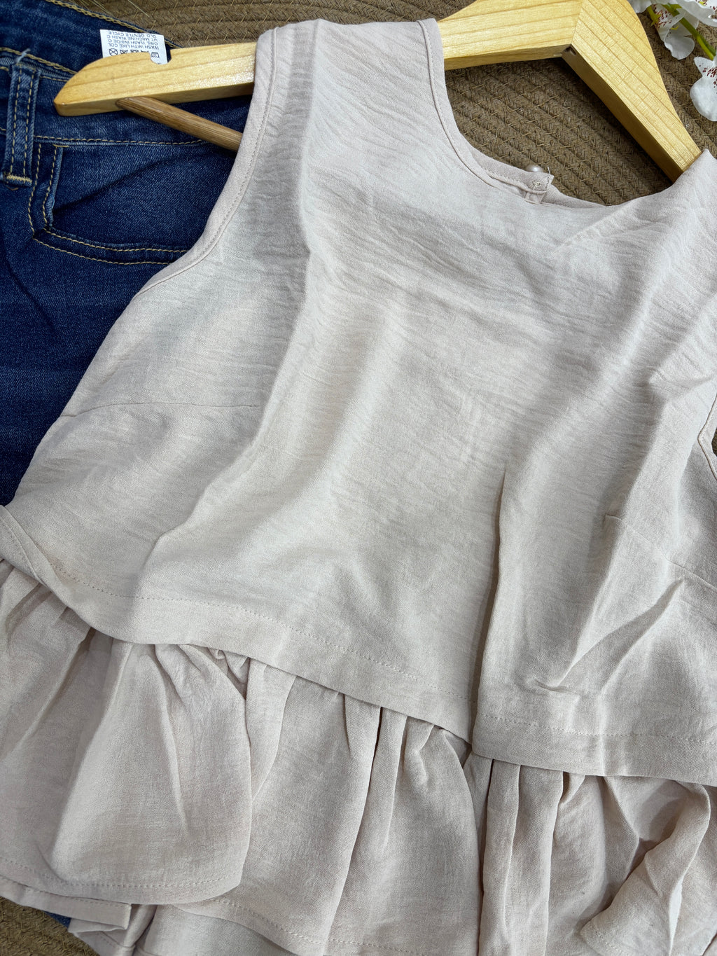 Blusa estilo top (formal) sin mangas