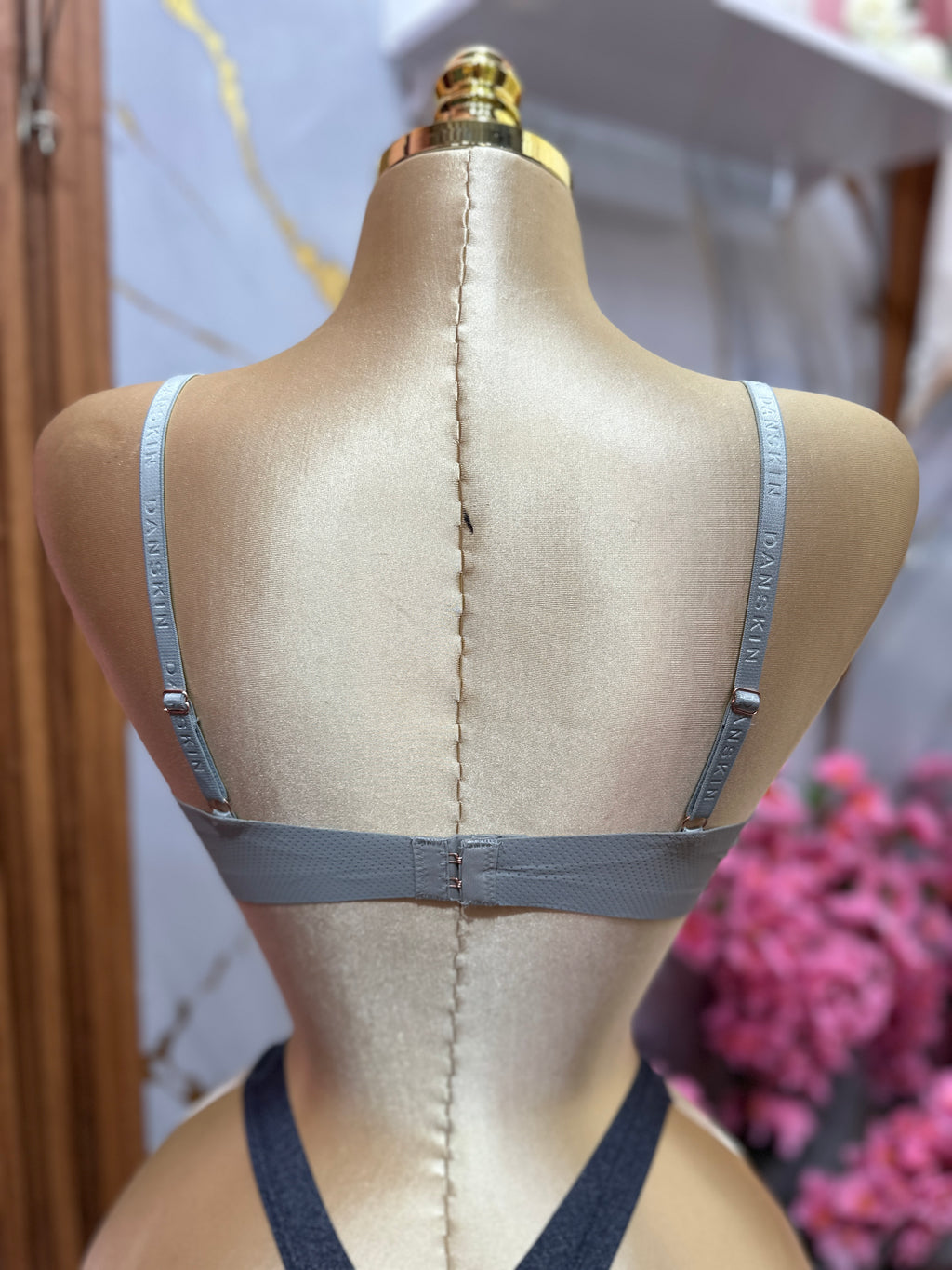 Brasier gris DANSKIN con varilla de tirantes ajustables