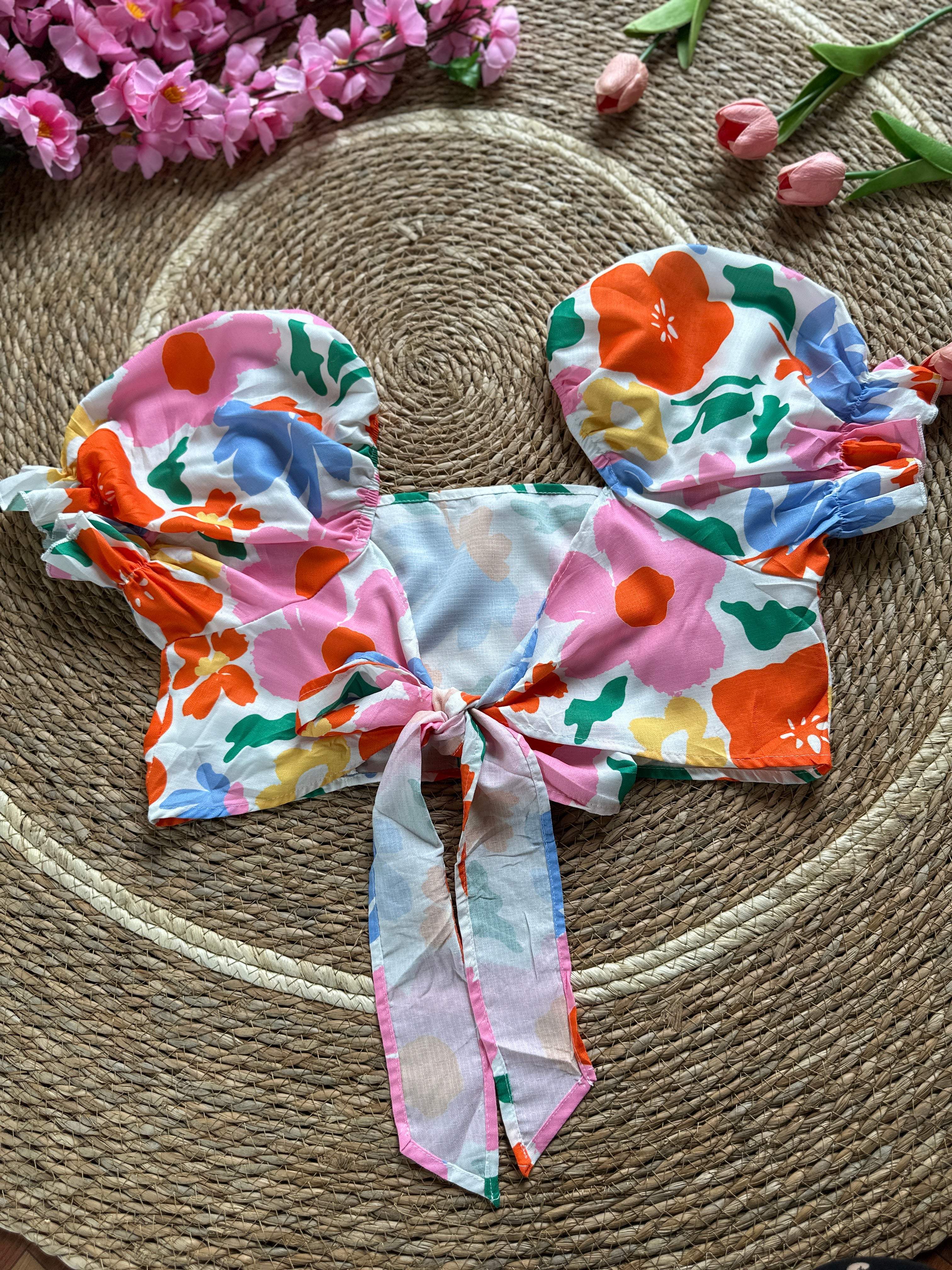Top corto con estampado floral