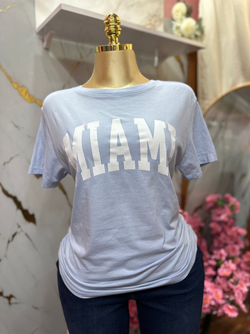 Camiseta de manga corta FREE KISSES en tono azul claro
