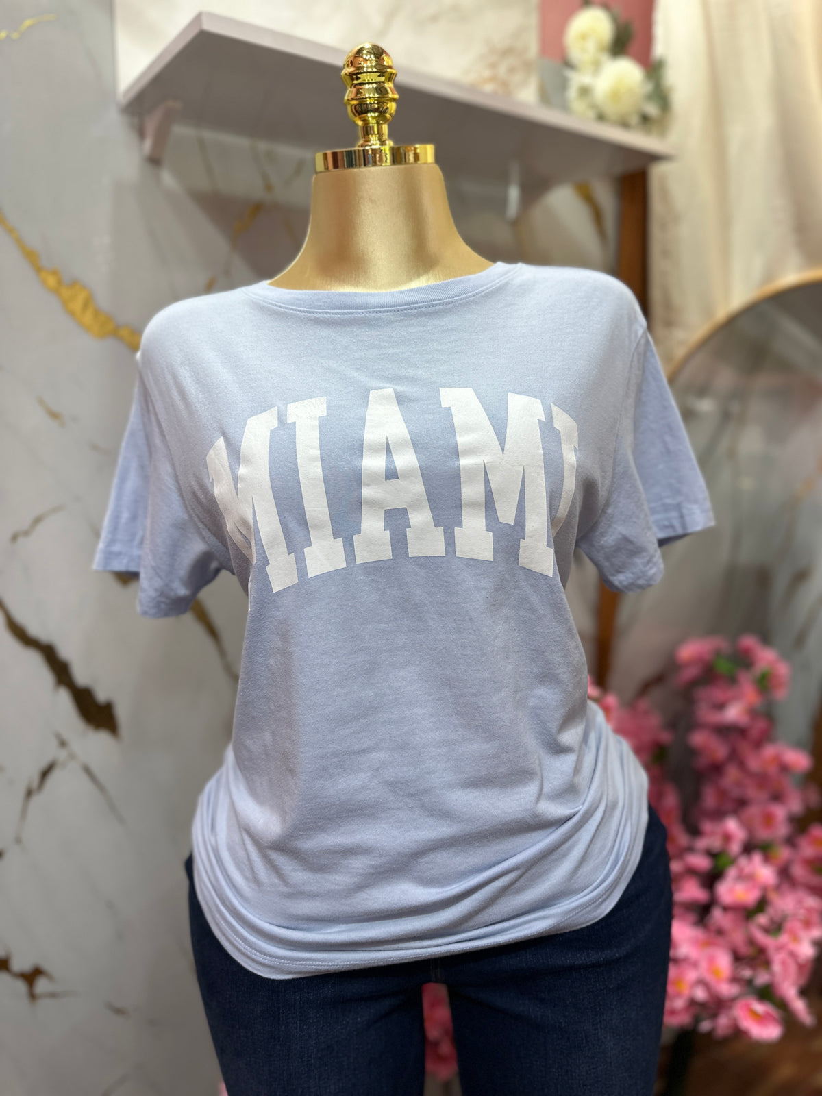 Camiseta de manga corta FREE KISSES en tono azul claro
