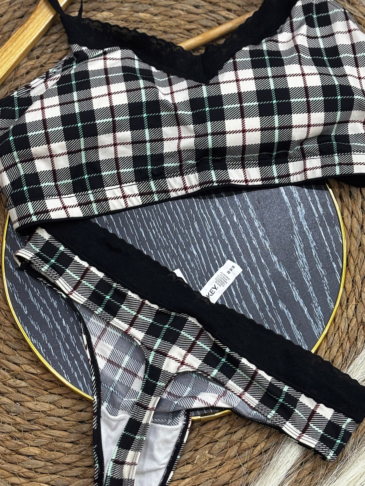 Set de hilo y brasier cuadriculado