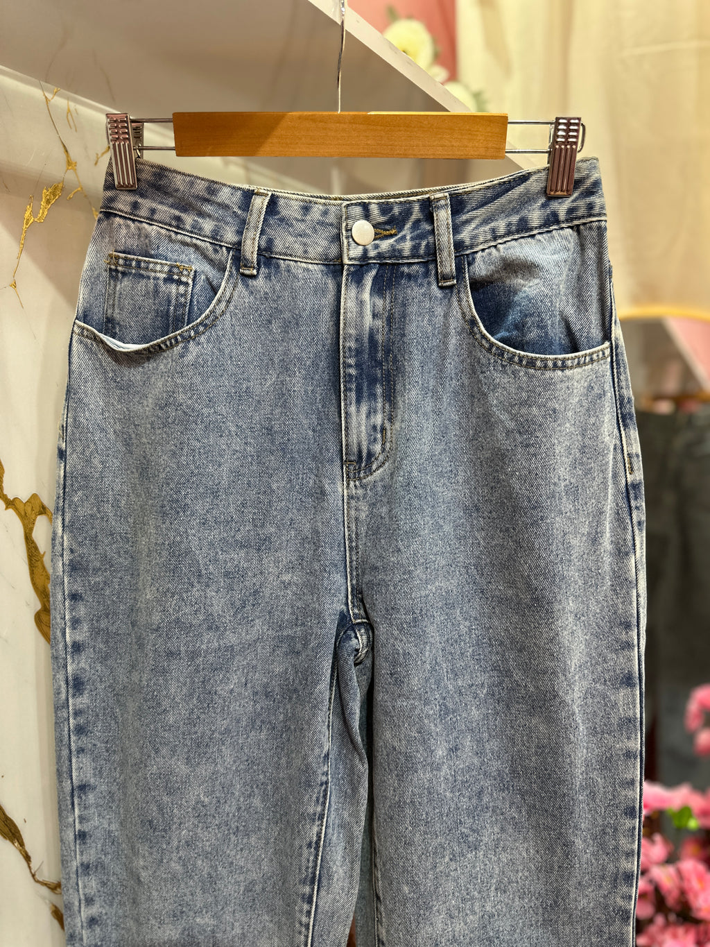 Pantalón de mezclilla estilo Mom Jean de tiro alto