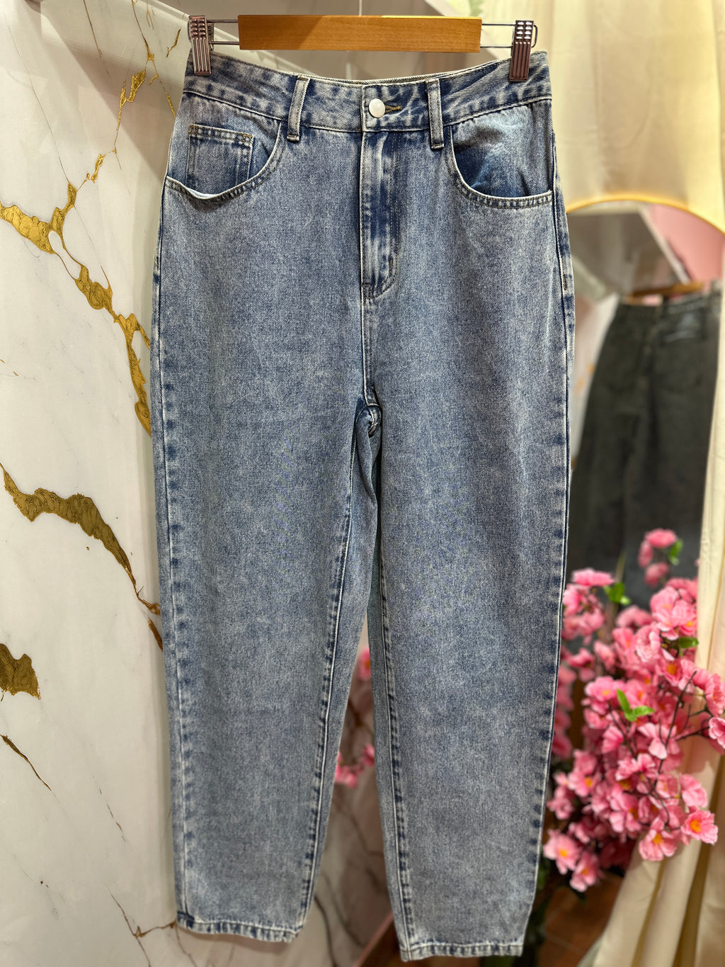 Pantalón de mezclilla estilo Mom Jean de tiro alto
