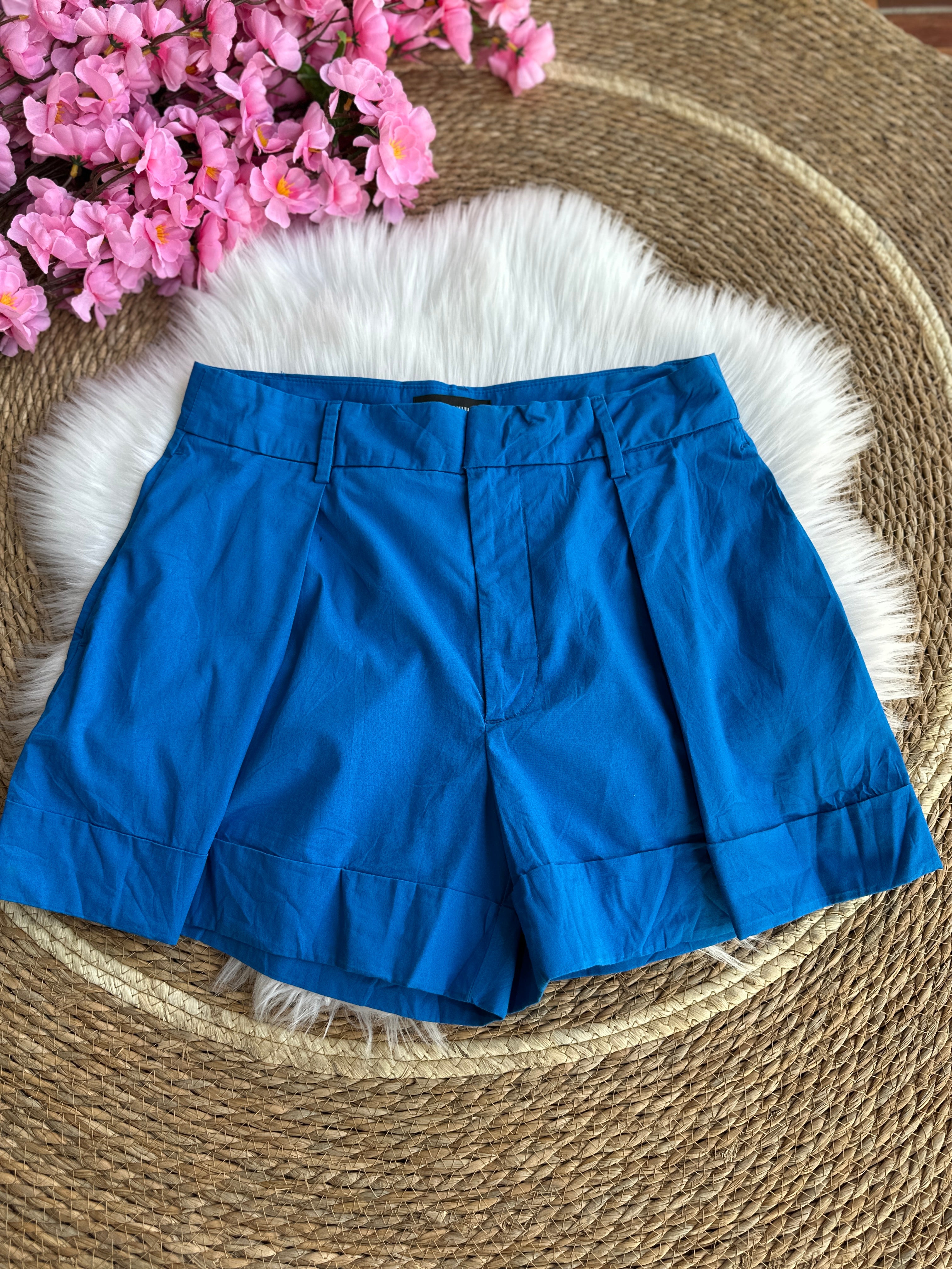 Short de Talle Alto Azul Real Plisado y con Dobladillo