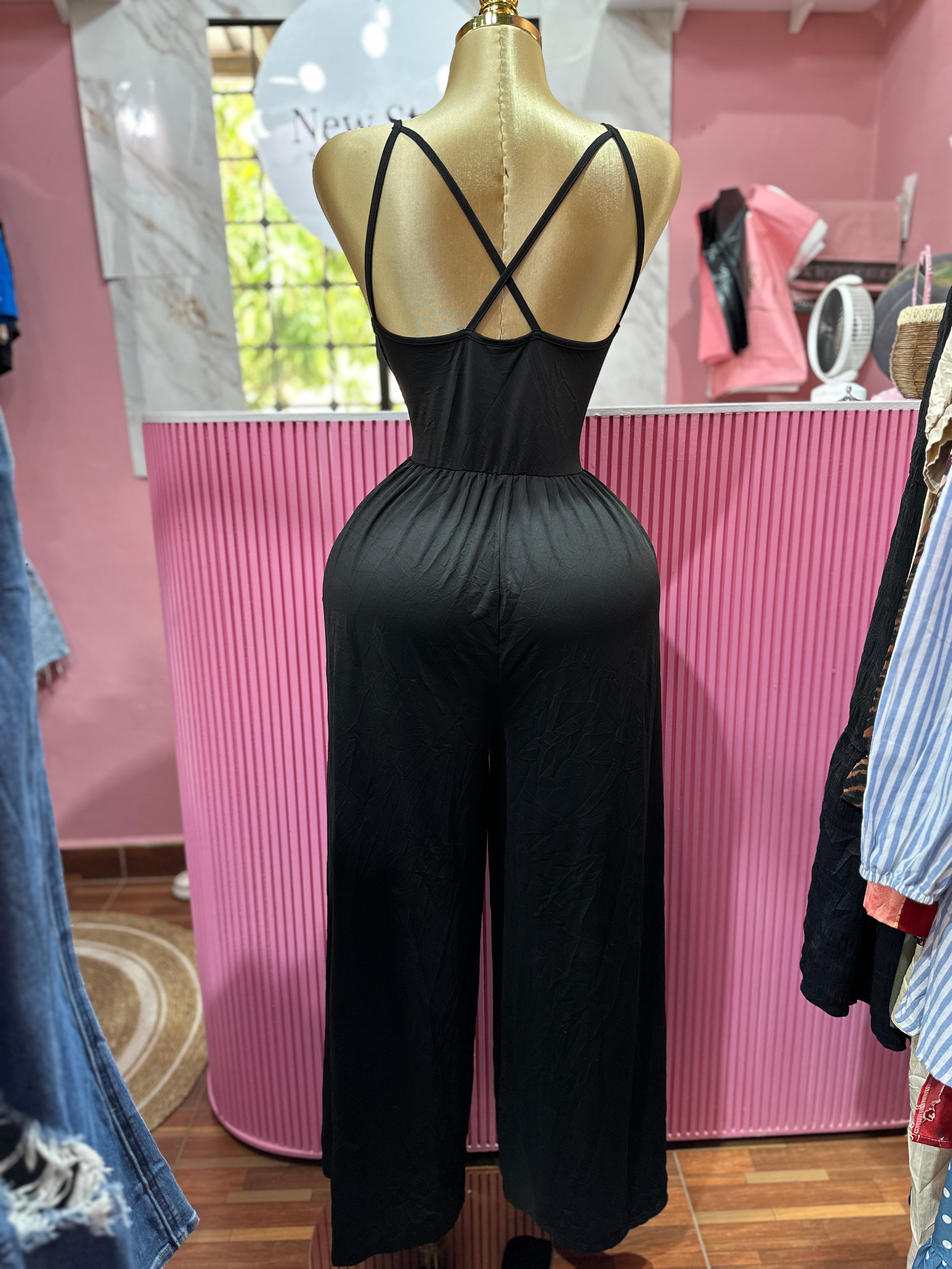 Jumper negro con tirantes cruzados