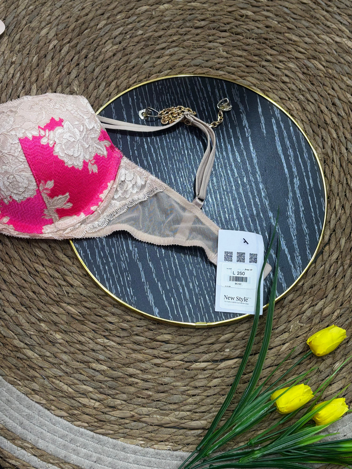 Brasier de blonda Victorias Secret color beige y rosado