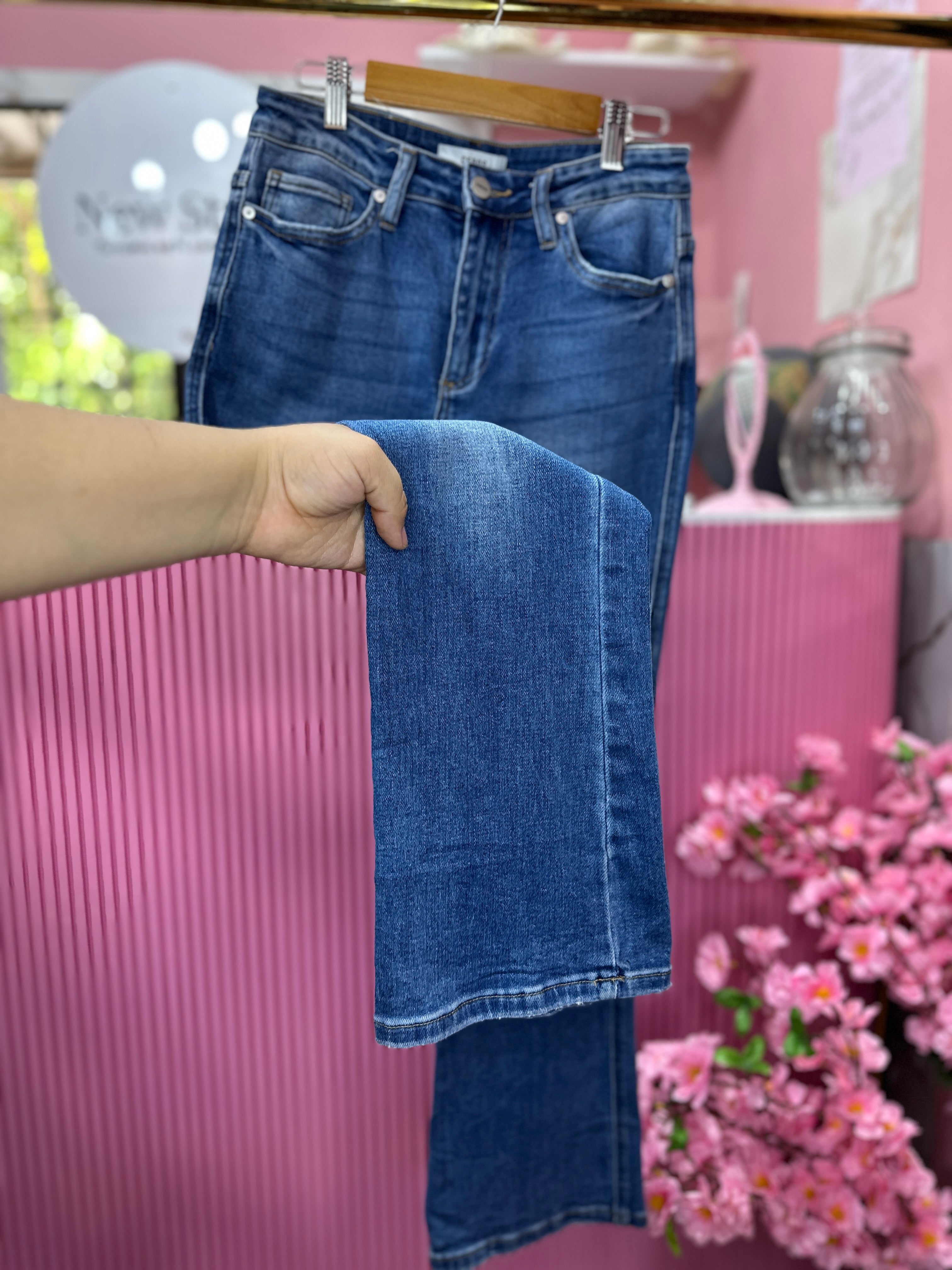 Jeans Acampanado Corto de Tiro Alto