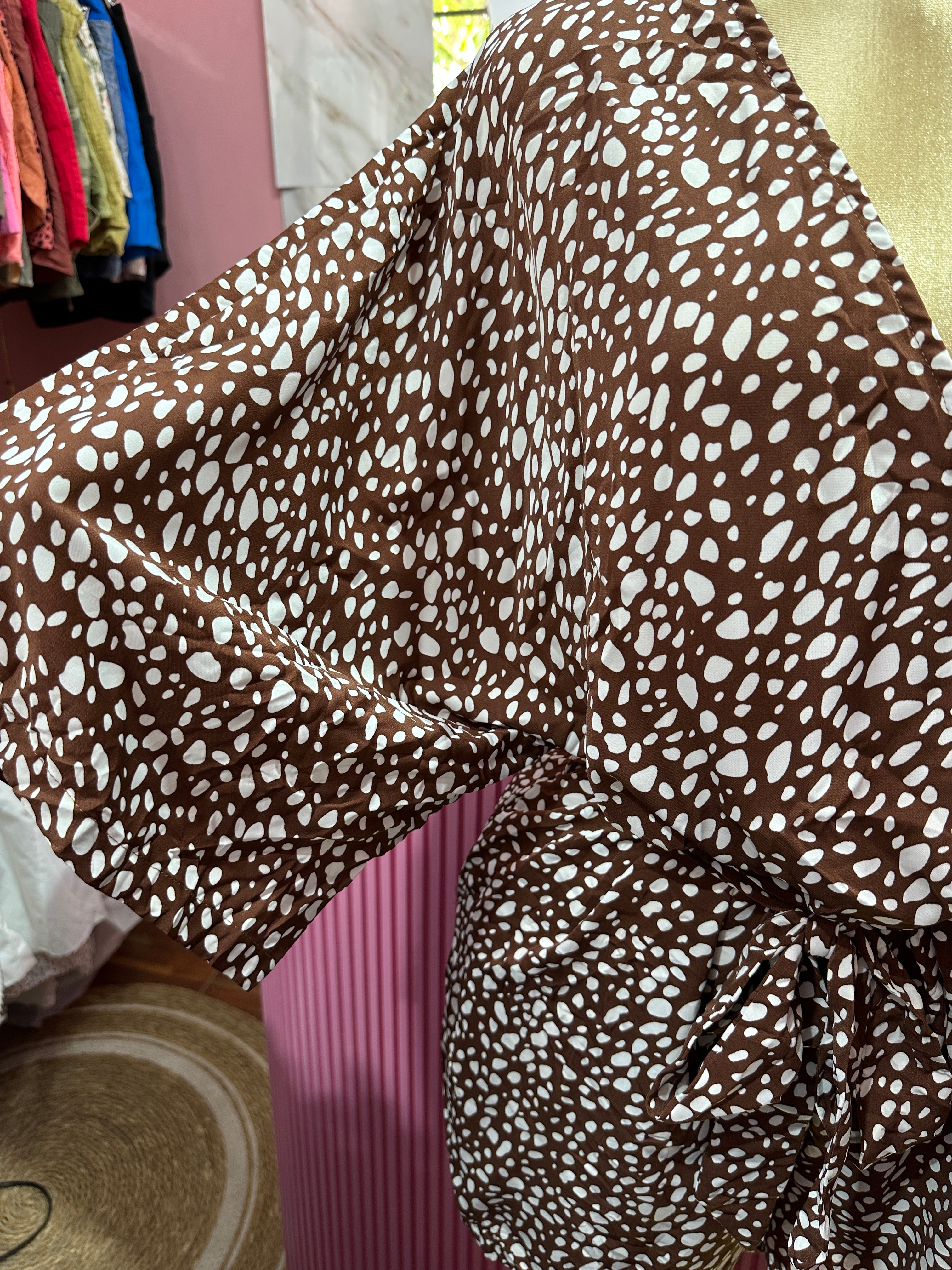 Jumpsuit holgado con estampado, cuello en V cruzado