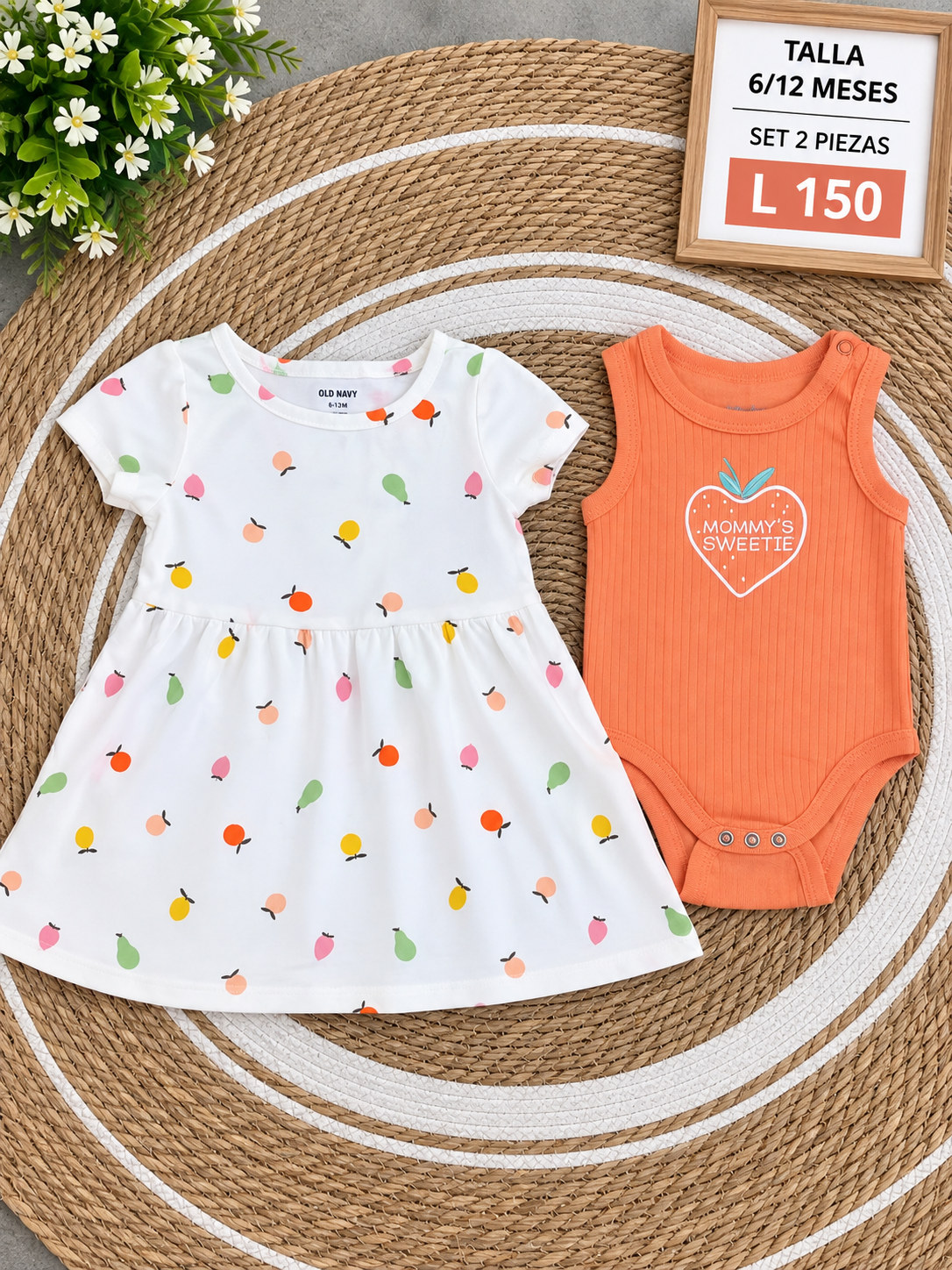 Set de 2 piezas para bebé, vestido blanco con estampado y un body en color naranja