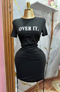 Vestido negro casual con cuello redondo