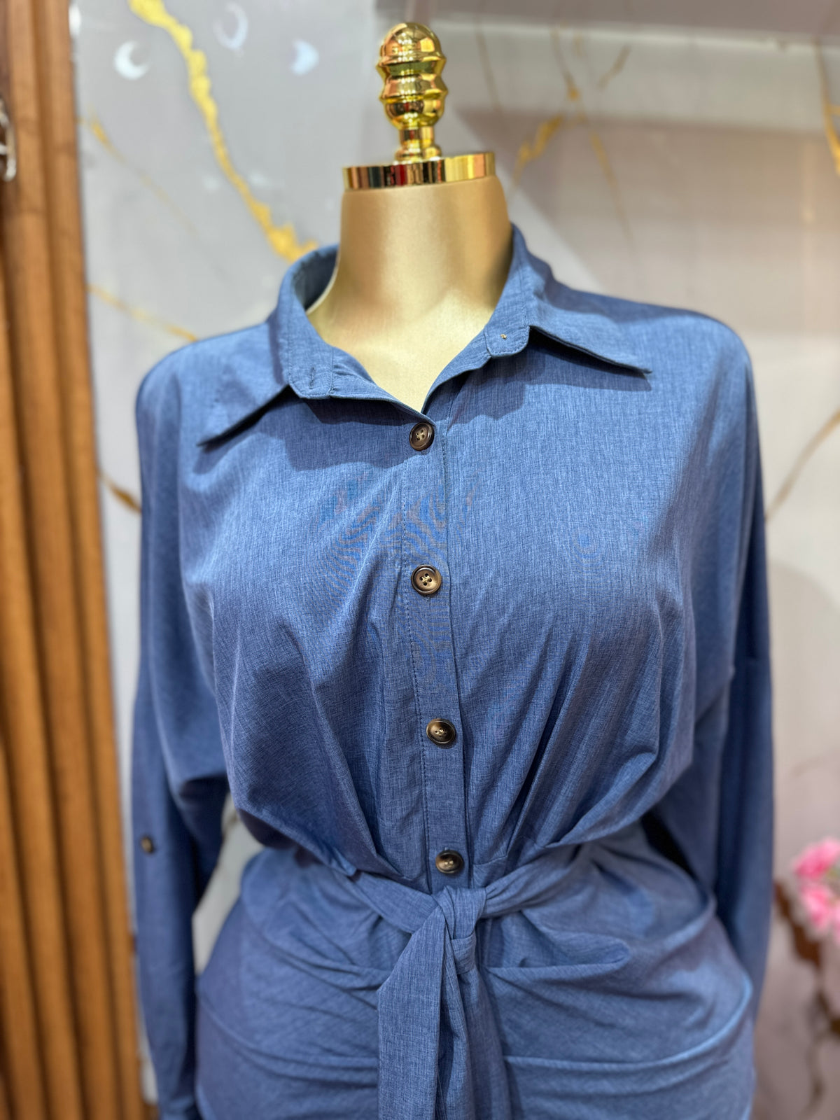 Vestido camisero estilo Denim de FASHION NOVA