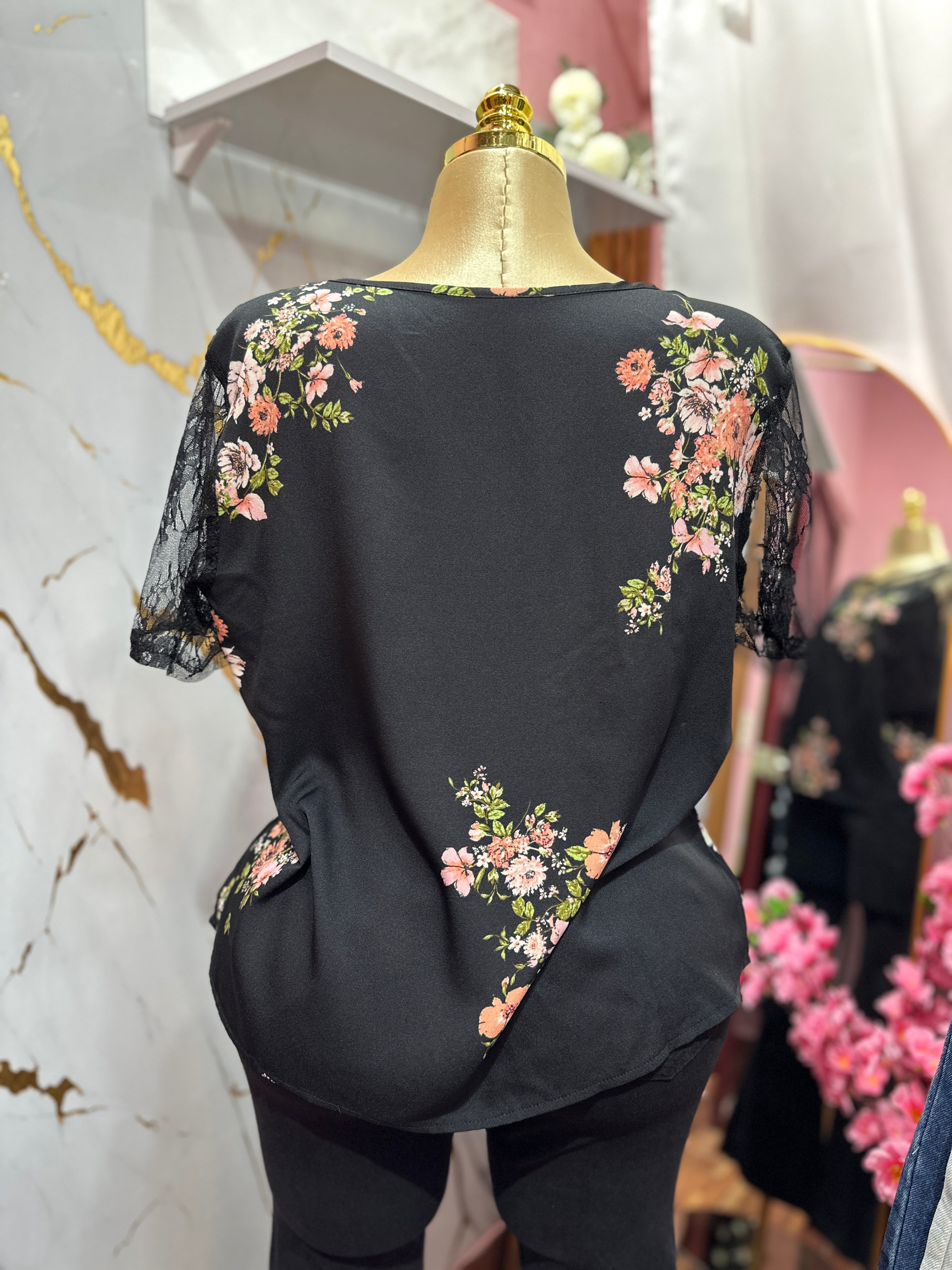 Blusa casual con mangas de encaje