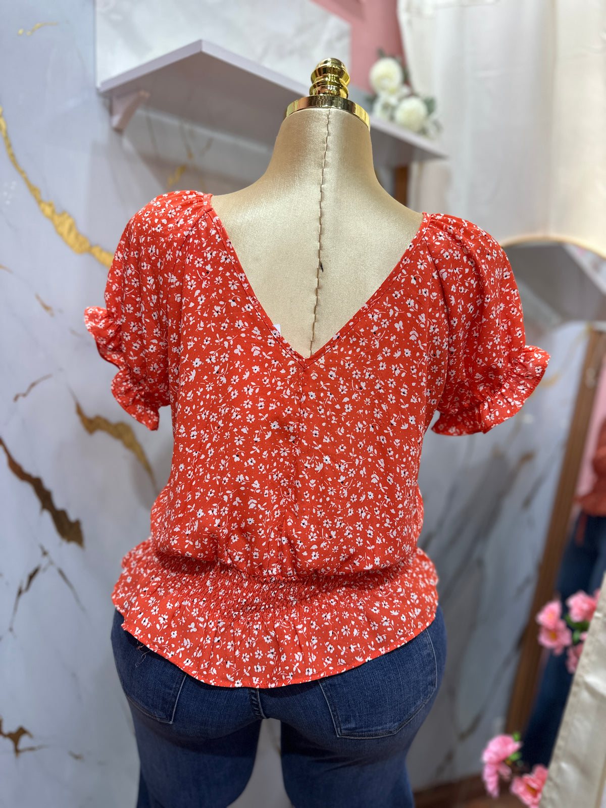 Blusa estilo peplum con estampado floral de mangas abombadas