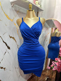 Vestido elegante azul rey con fruncido lateral