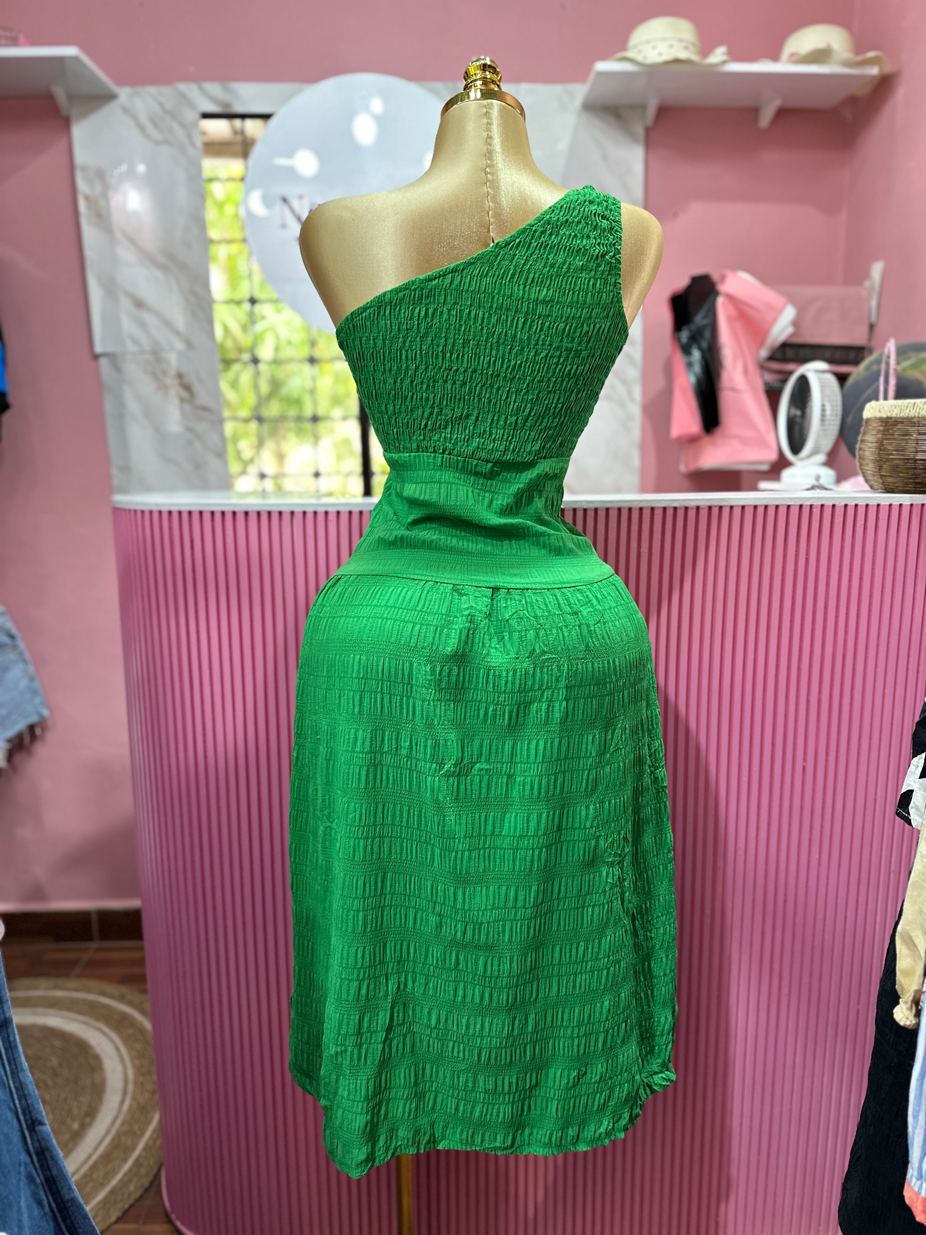 Vestido Largo Verde de un solo hombro con Fruncido y Abertura lateral