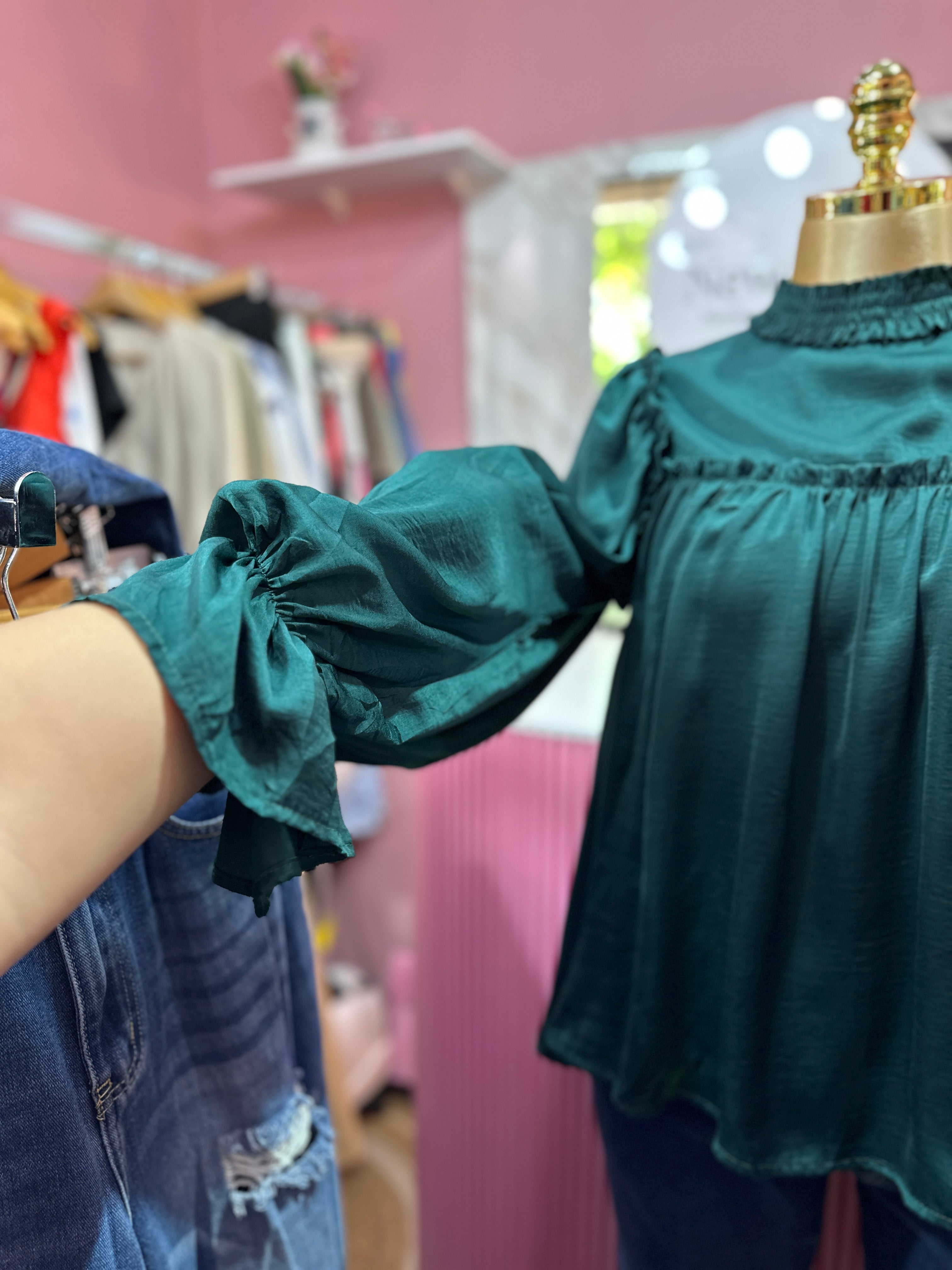 Blusa de Satin manga larga verde esmeralda