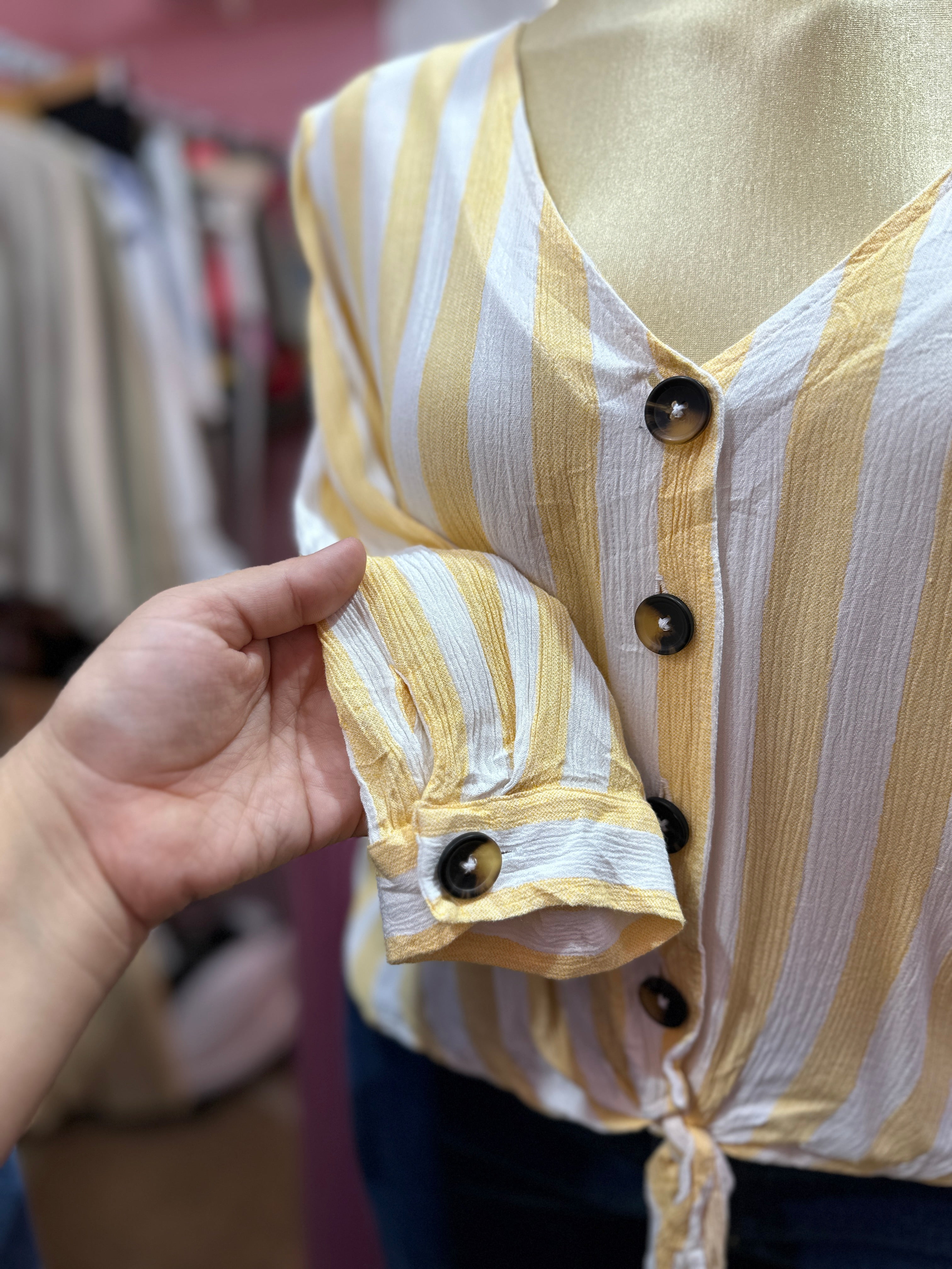 Blusa manga larga de botones rayada