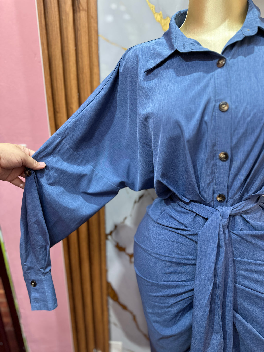 Vestido camisero estilo Denim de FASHION NOVA
