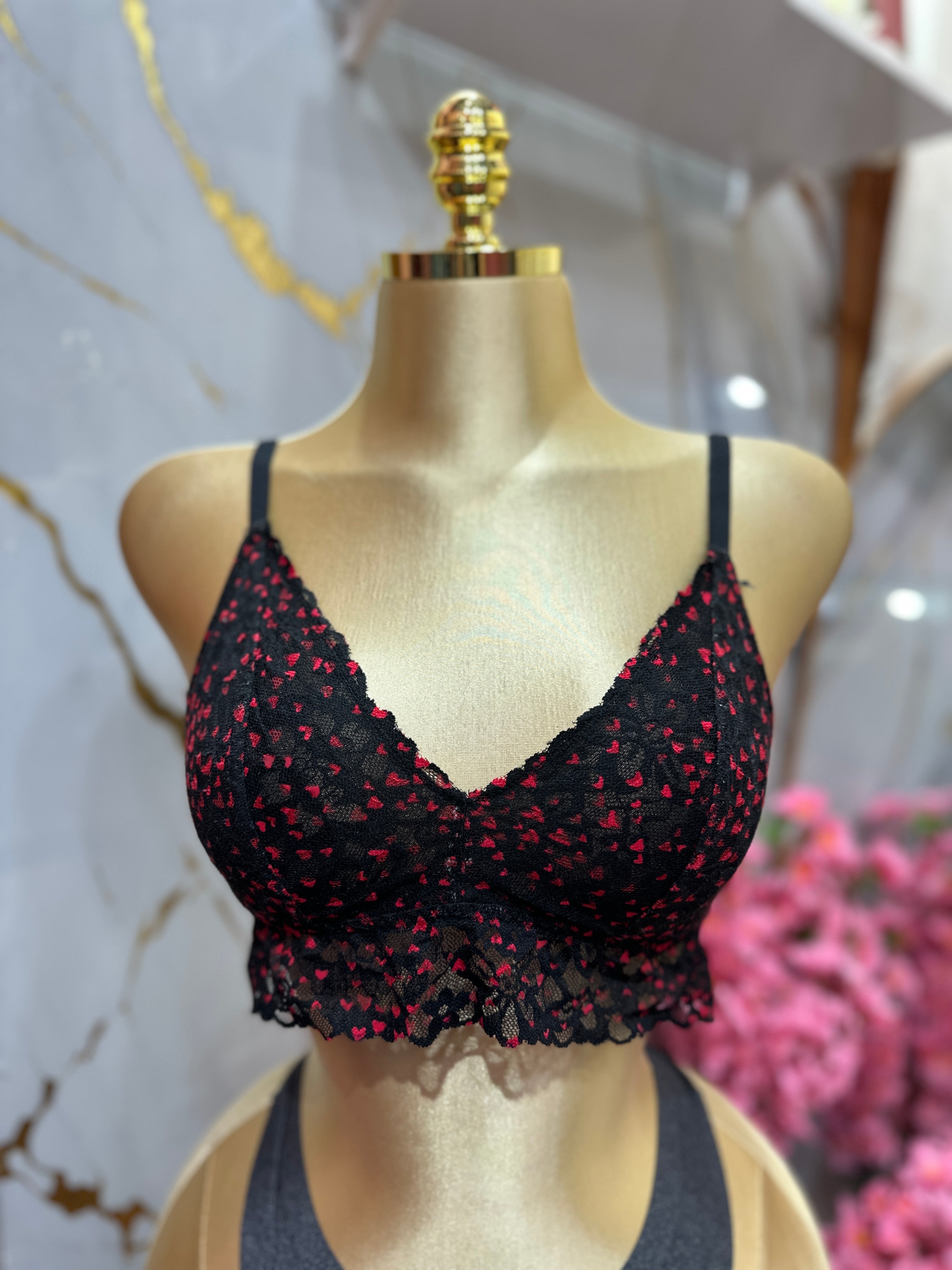 Bralette VICTORIA’S SECRET de encaje floral con estampado de corazones