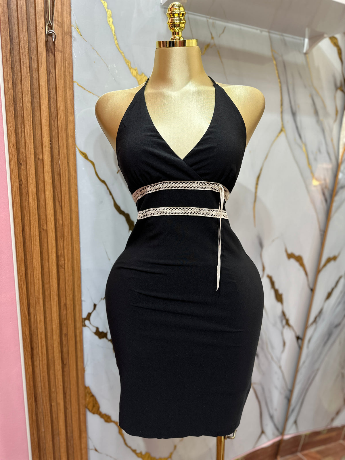 Vestido corto BYER TOO! negro tipo halter