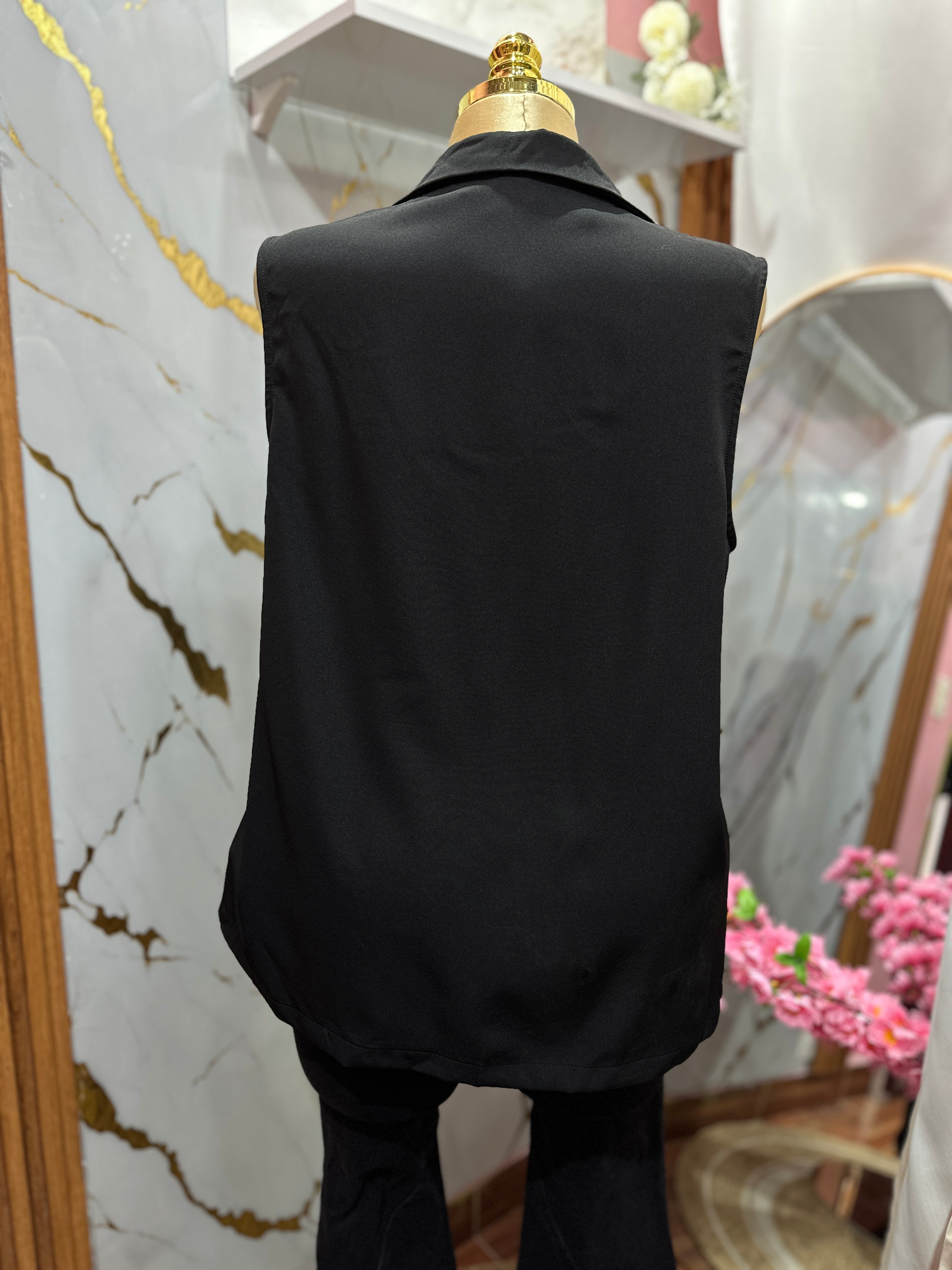 Blazer fino color negro talla plus sin mangas