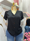 Blusa negra con botones frontales