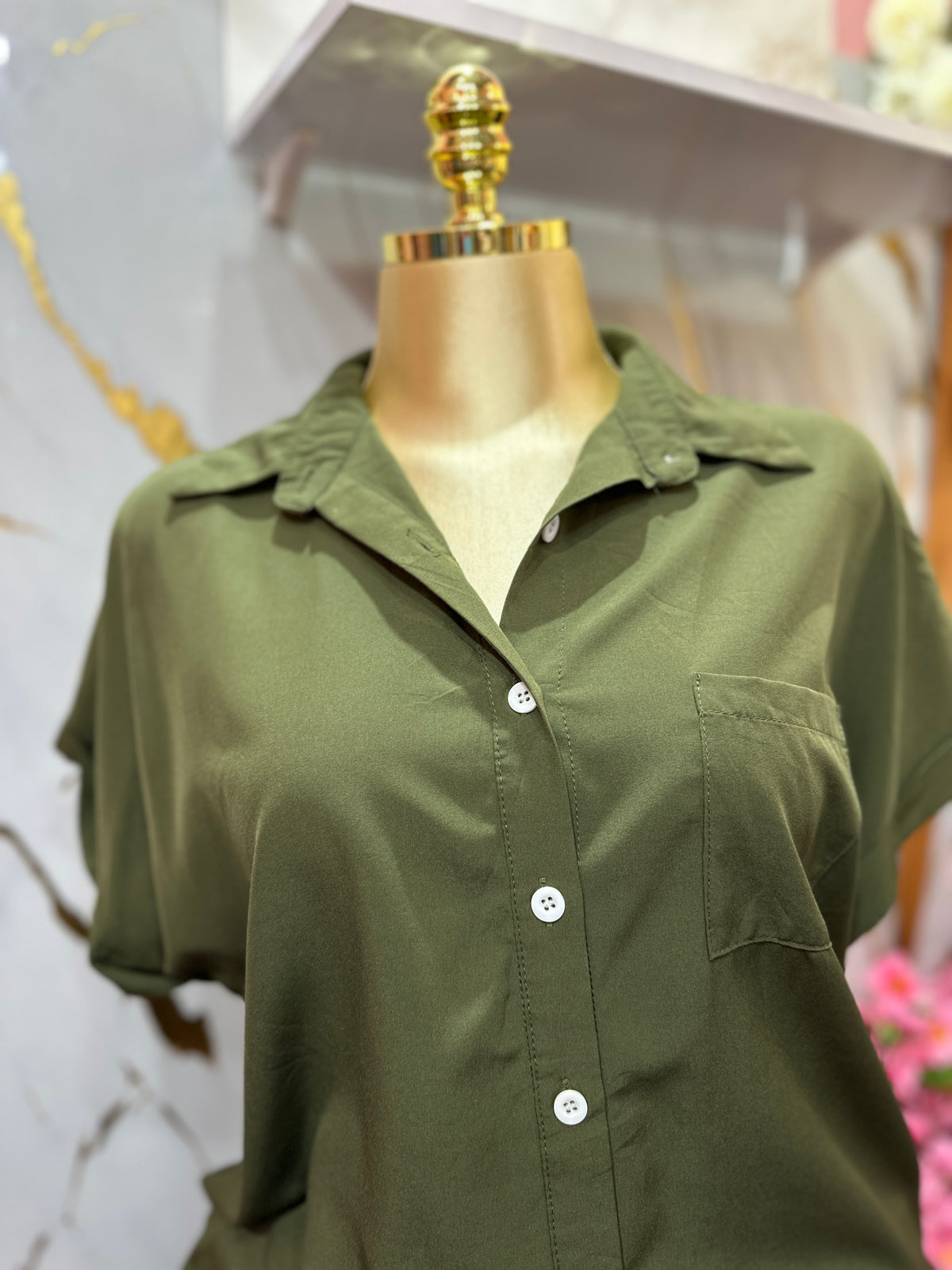 Blusa verde militar HOTOUCH de manga corta con botones al frente