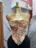 Top de moda con estampado animado y animal print